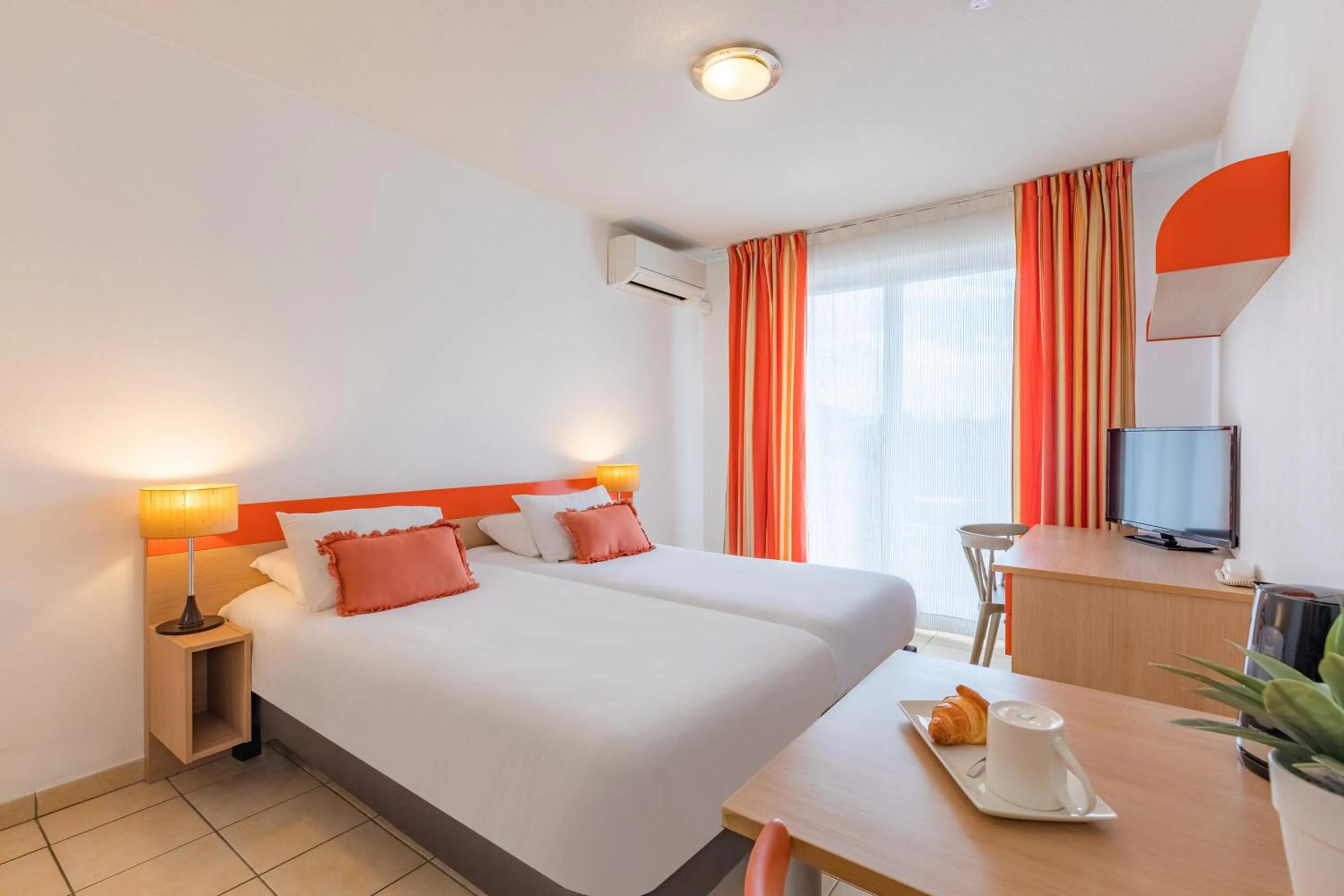 Bed in Appart'City Classic Aix-en-Provence - La Duranne