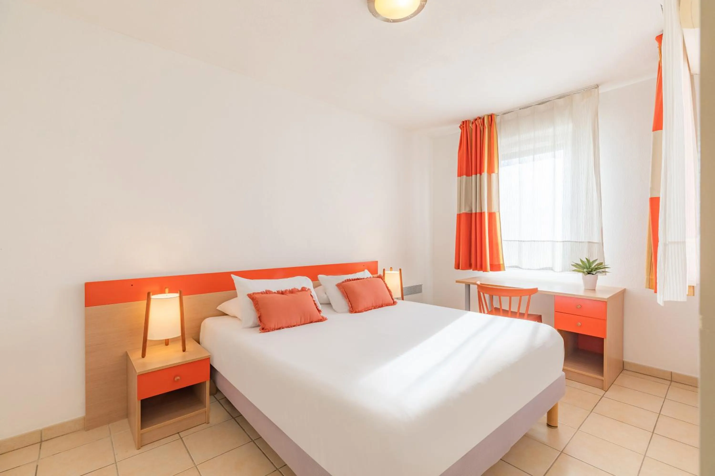 Bed in Appart'City Classic Aix-en-Provence - La Duranne