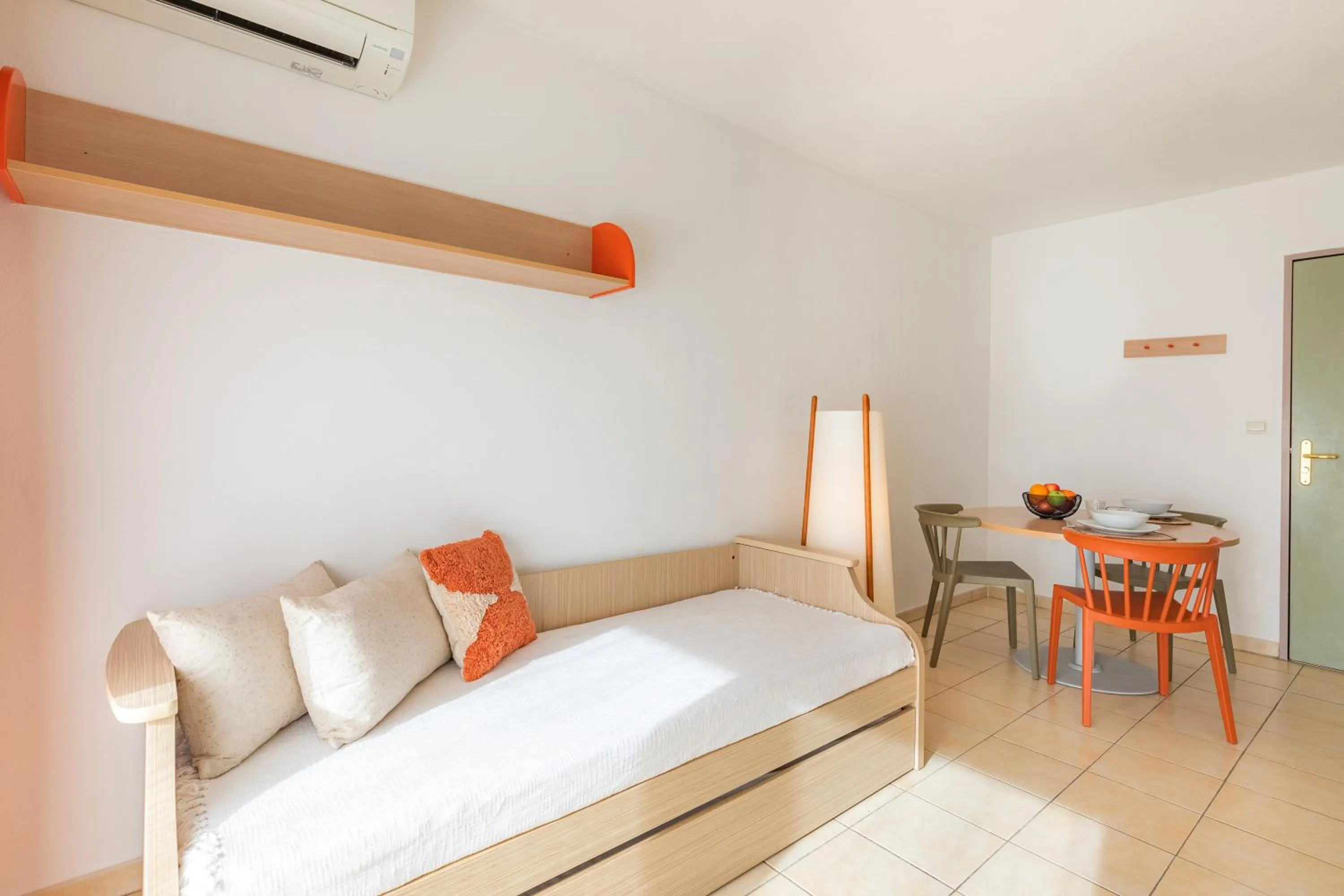 Living room, Bed in Appart'City Classic Aix-en-Provence - La Duranne