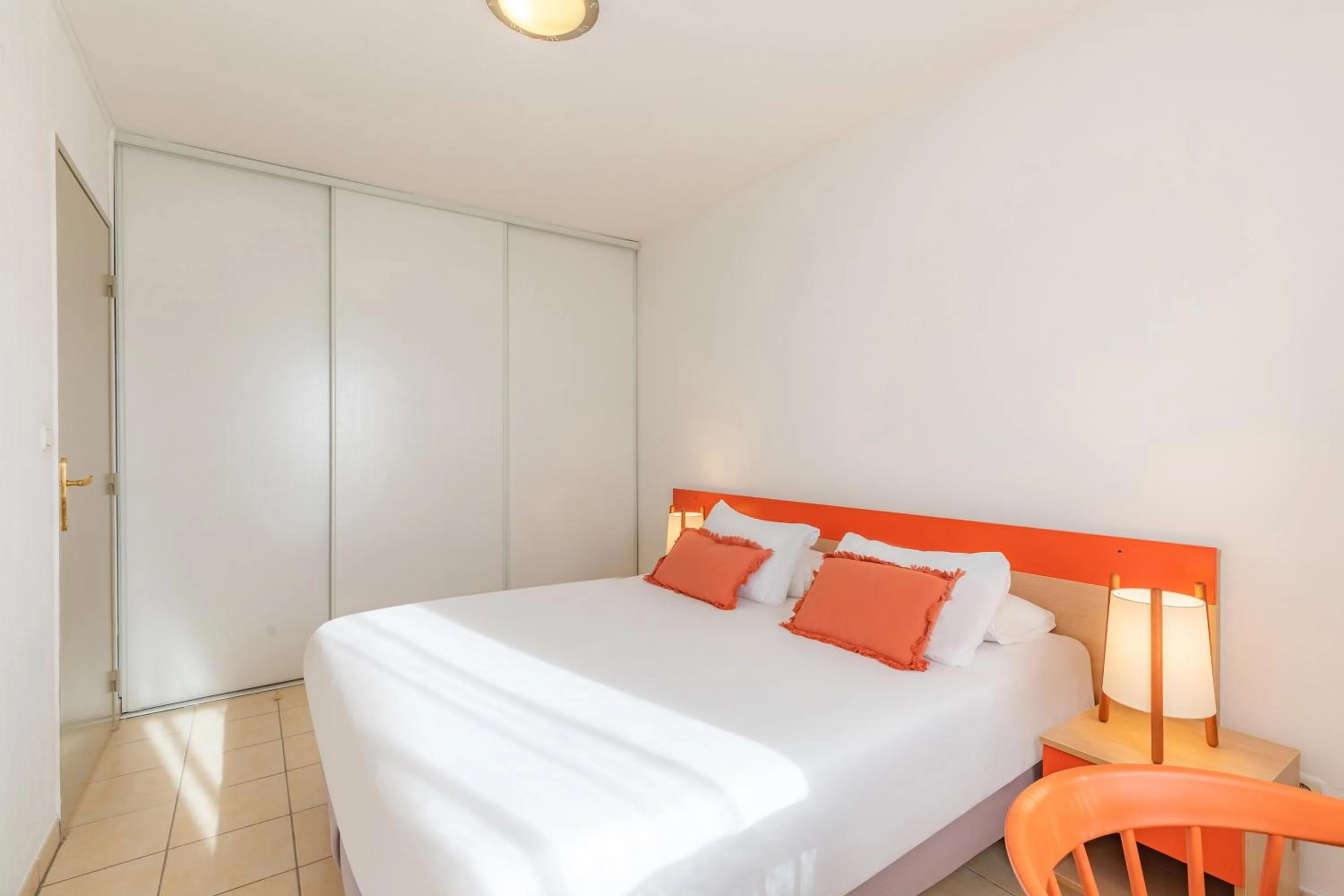 Bed in Appart'City Classic Aix-en-Provence - La Duranne