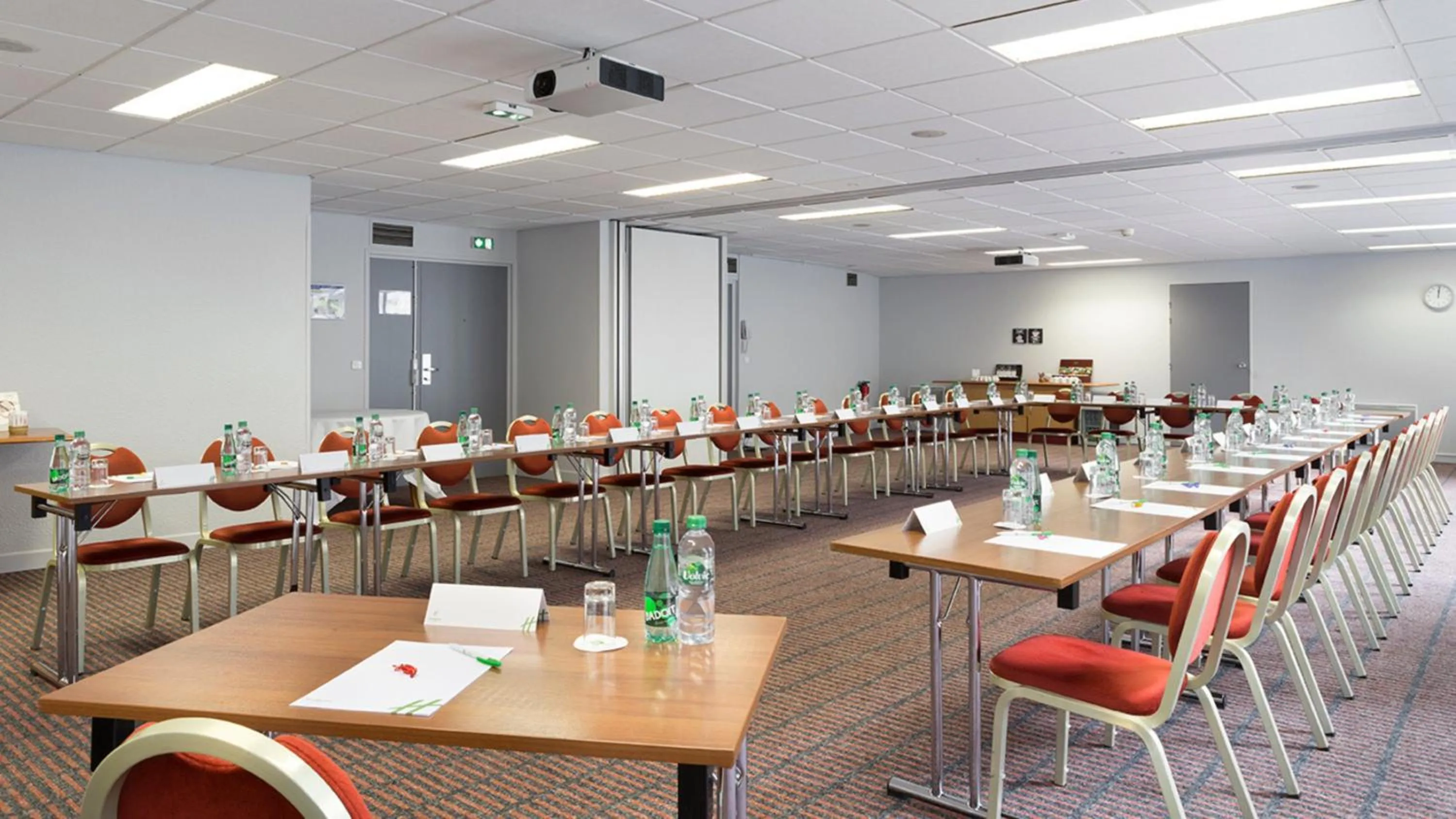 Meeting/conference room in Holiday Inn Clermont Ferrand Centre by IHG