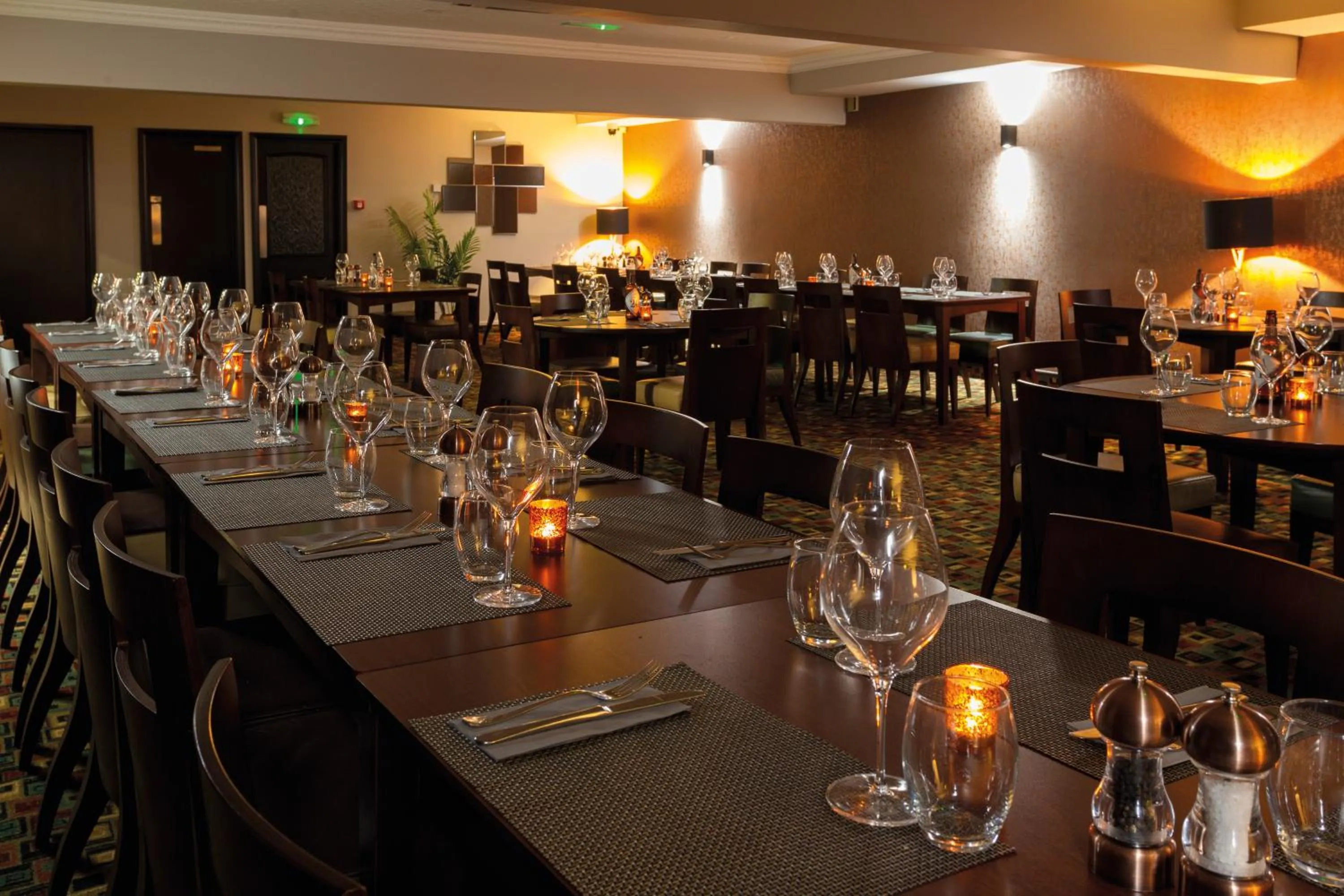 Restaurant/places to eat in Burntwood Court Hotel