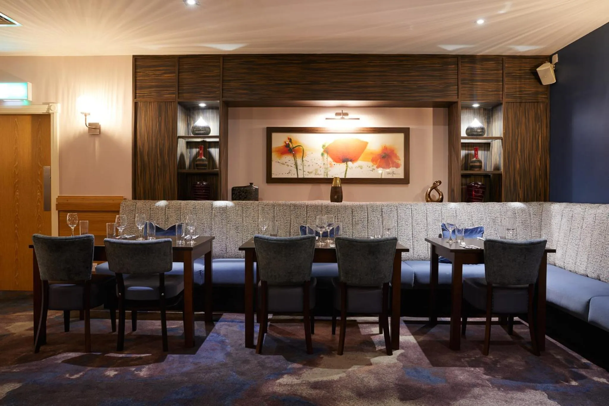 Restaurant/places to eat in Burntwood Court Hotel