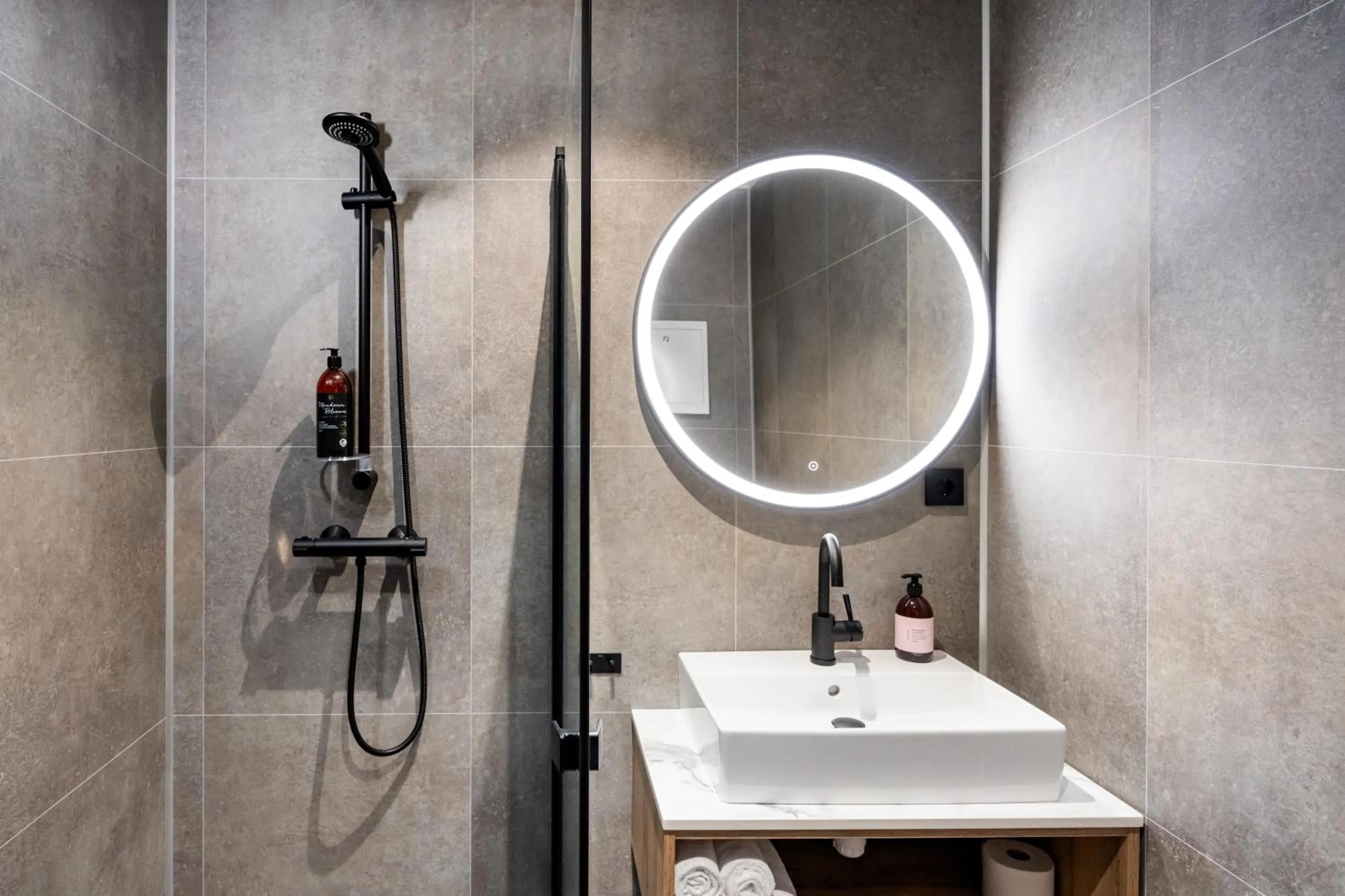 Shower in Stryn House Hotel