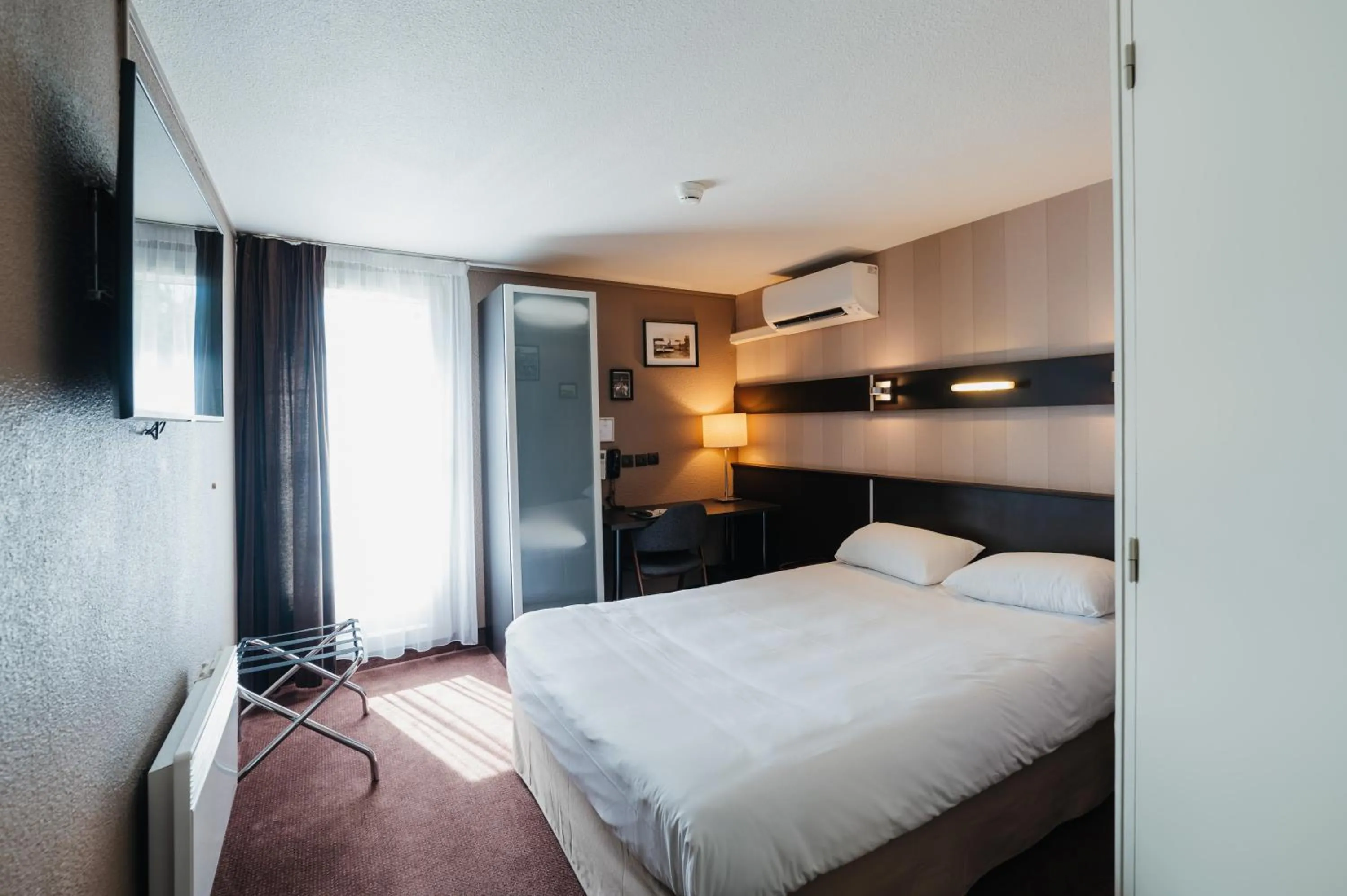 Bedroom, Bed in Sure Hotel by Best Western Châteauroux