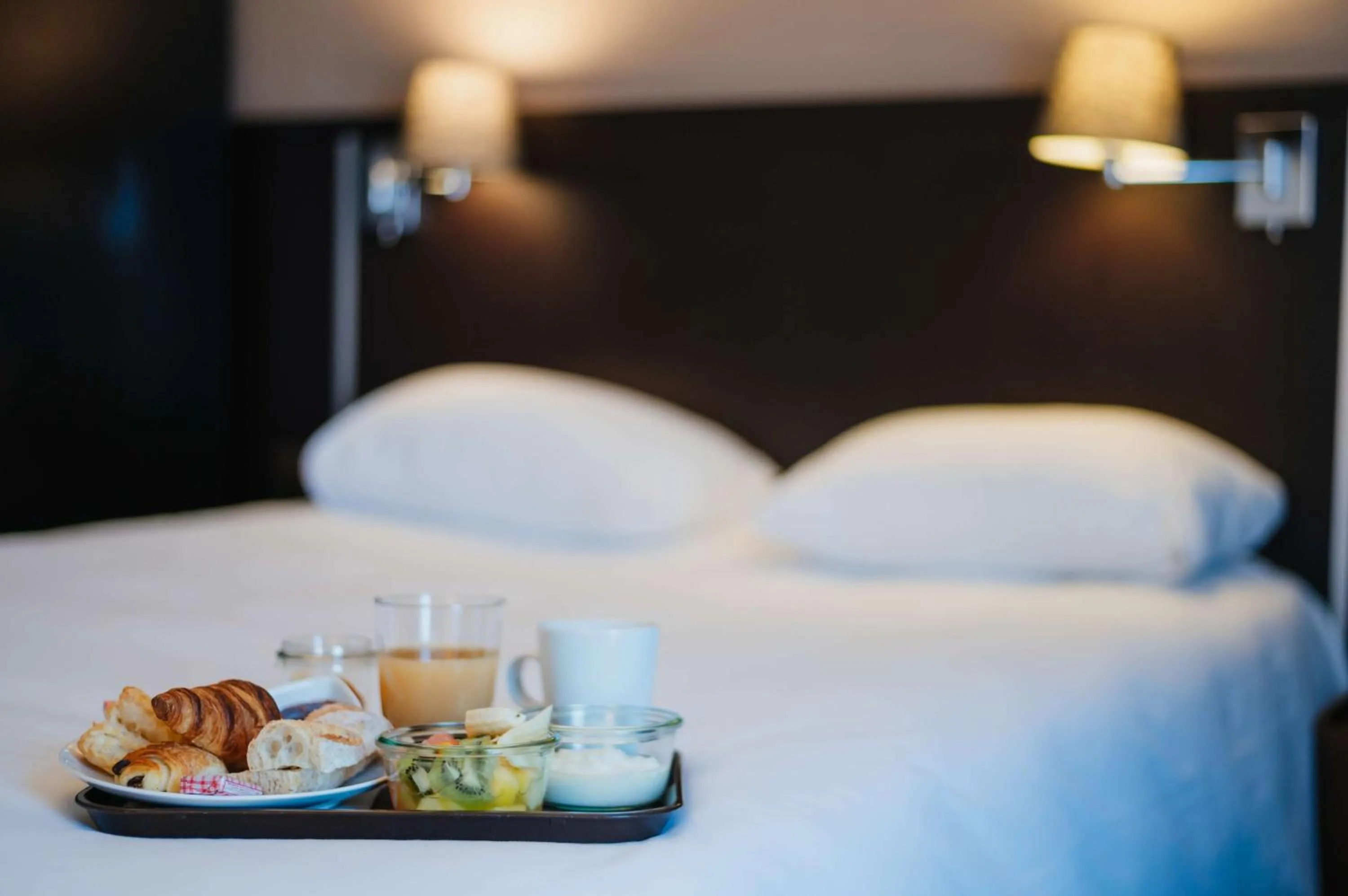 Photo of the whole room, Bed in Sure Hotel by Best Western Châteauroux