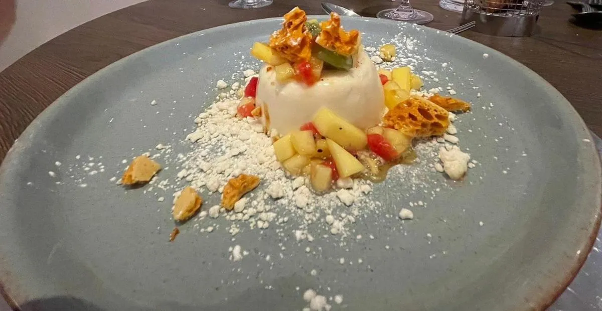 Food and drinks in The Commodore Hotel