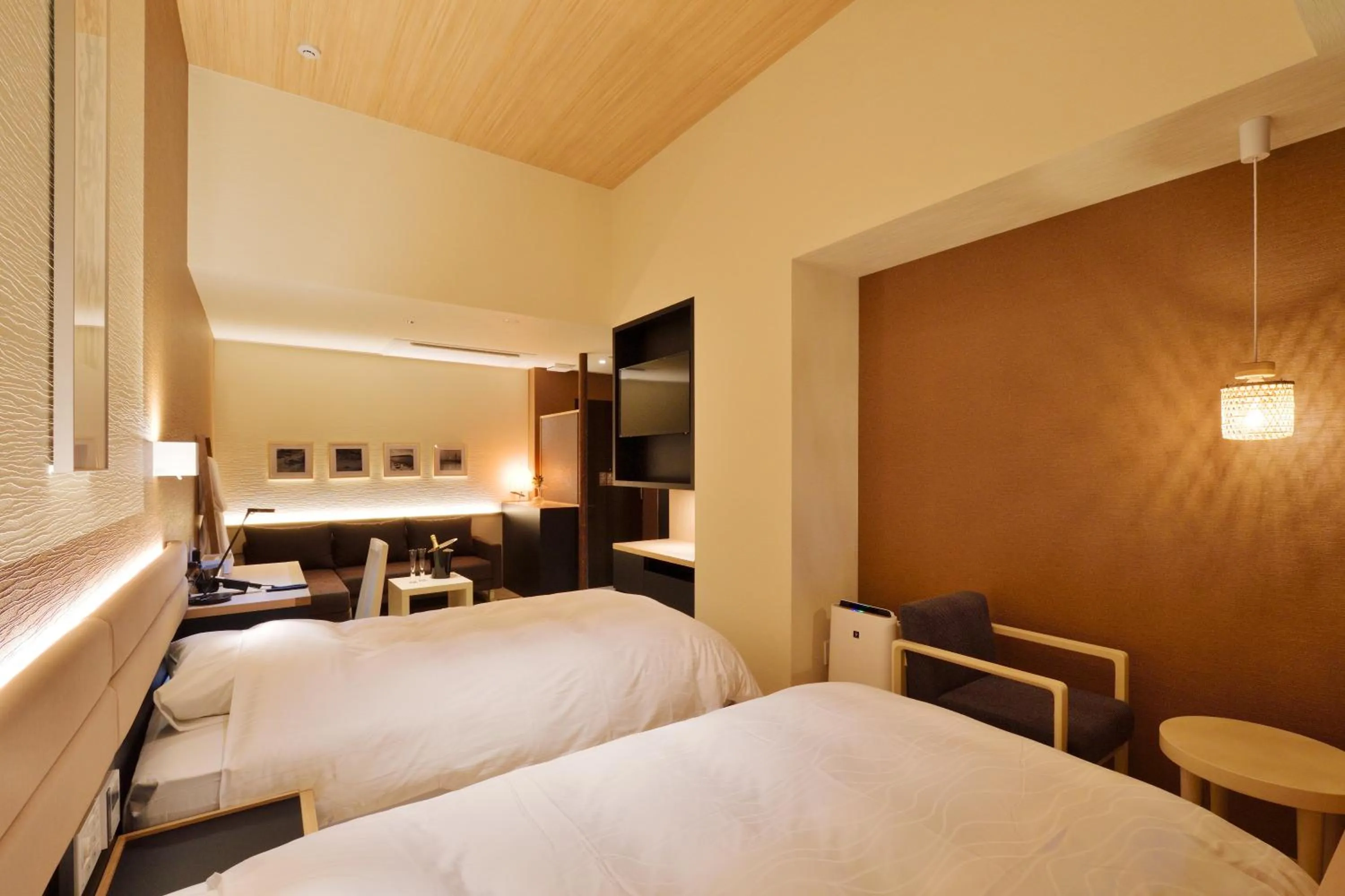 Photo of the whole room, Bed in THE CHELSEA BREATH