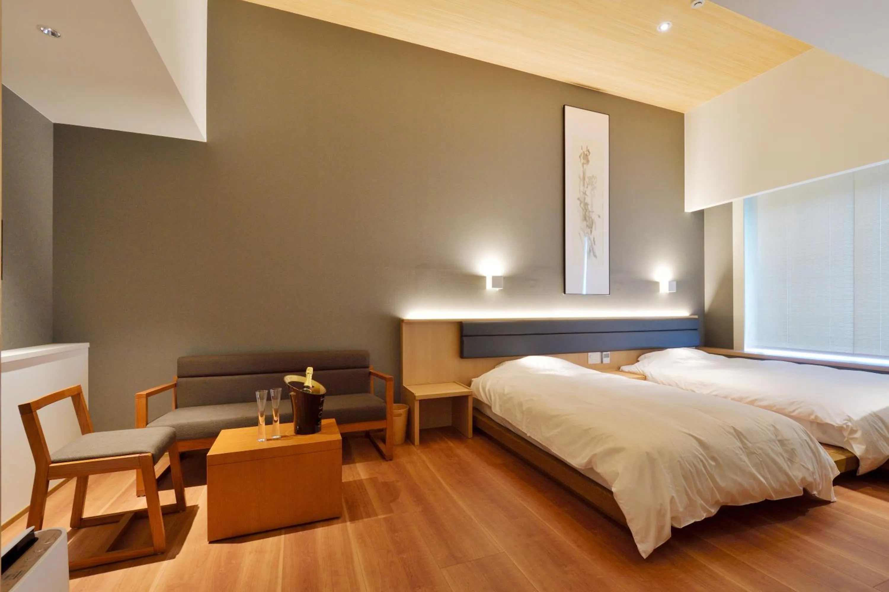 Photo of the whole room, Bed in THE CHELSEA BREATH