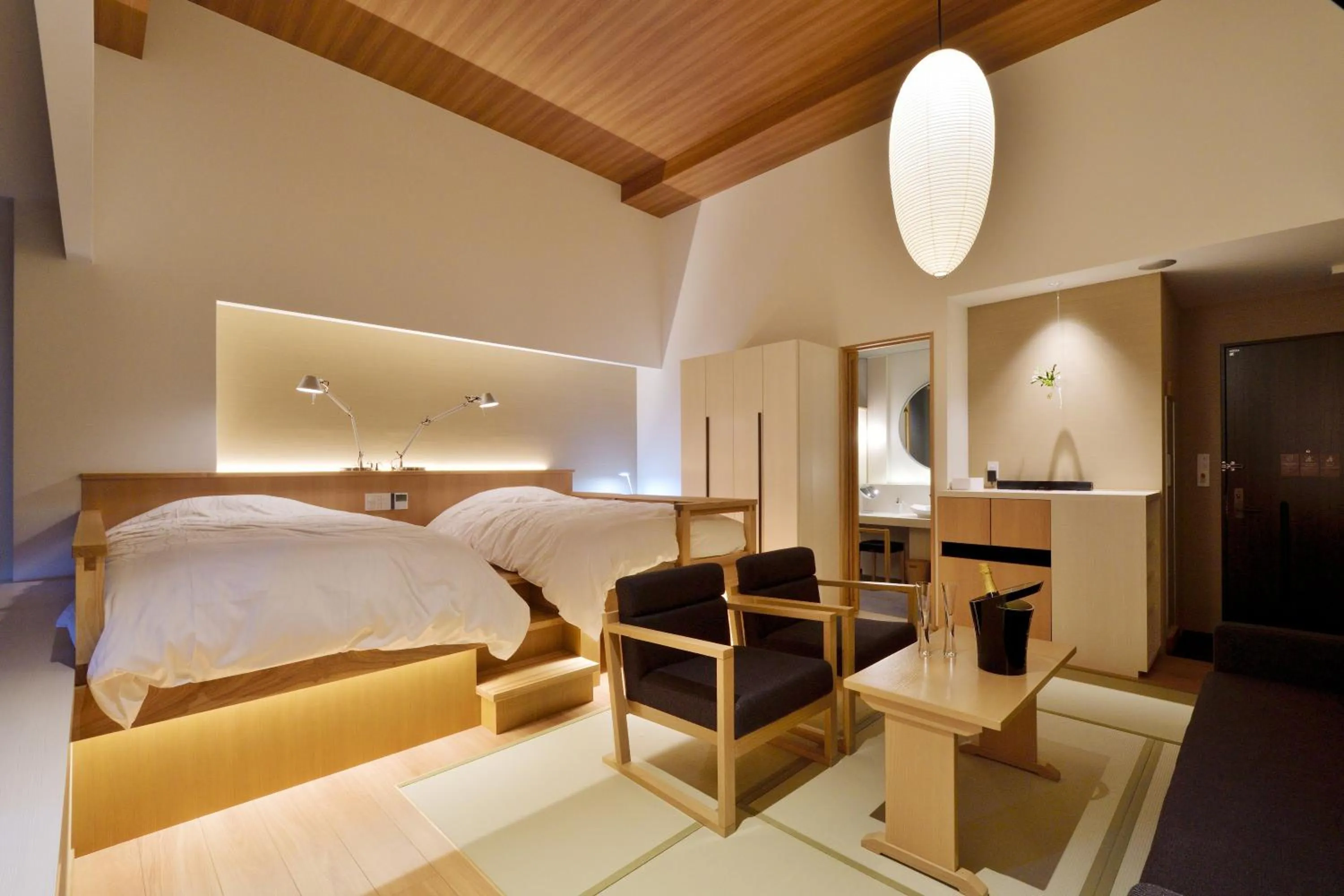 Photo of the whole room, Bed in THE CHELSEA BREATH