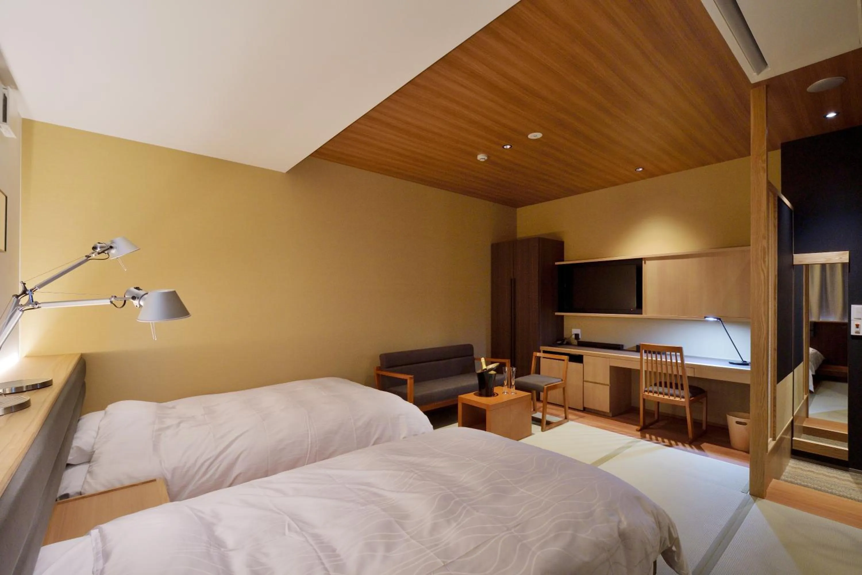 Photo of the whole room, Bed in THE CHELSEA BREATH