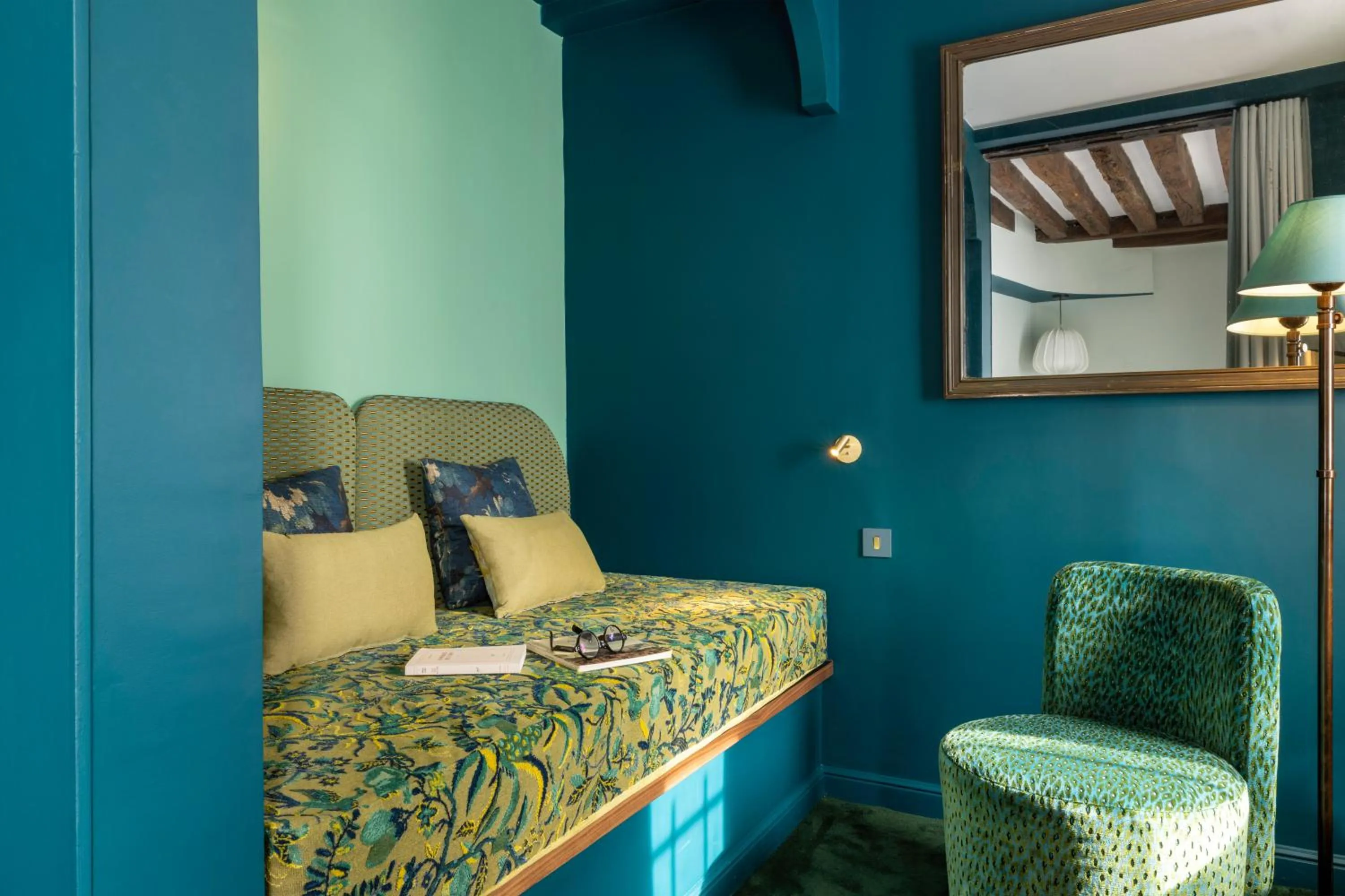 Bedroom, Bed in Hotel L de Lutece - Notre-Dame