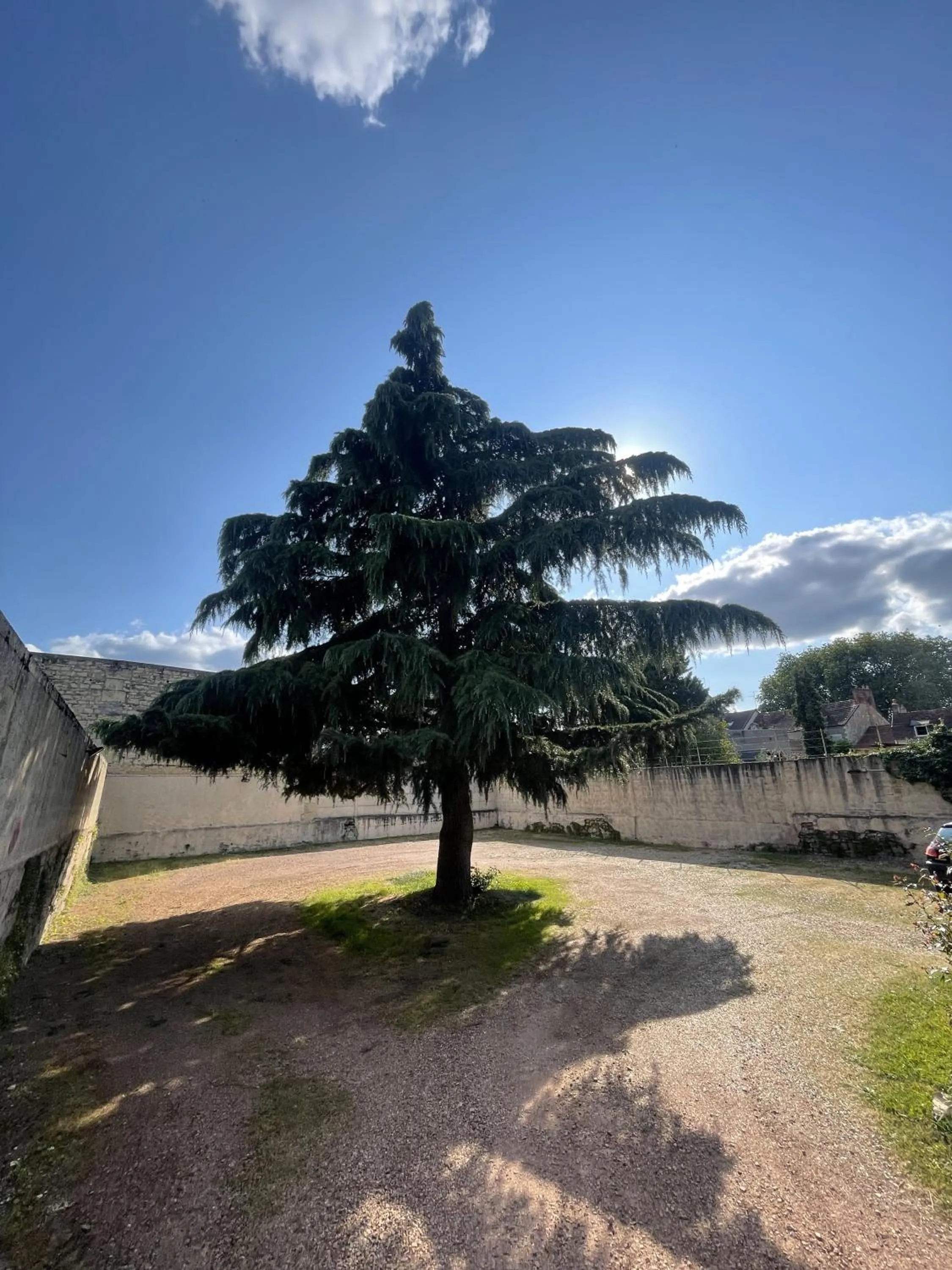 Parking in The Originals Boutique, Hôtel Clos Sainte Marie, Nevers