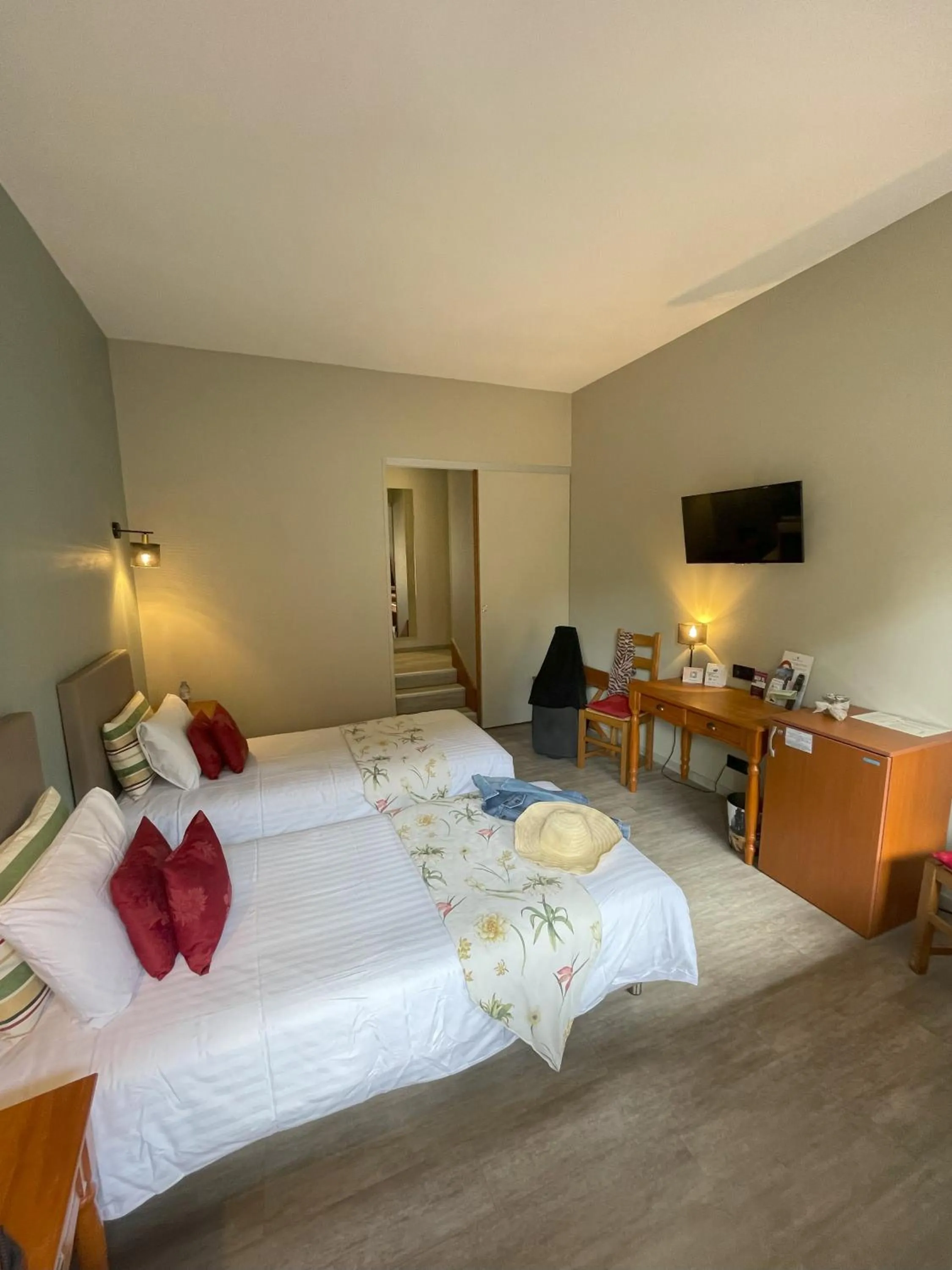 Bedroom, Bed in The Originals Boutique, Hôtel Clos Sainte Marie, Nevers