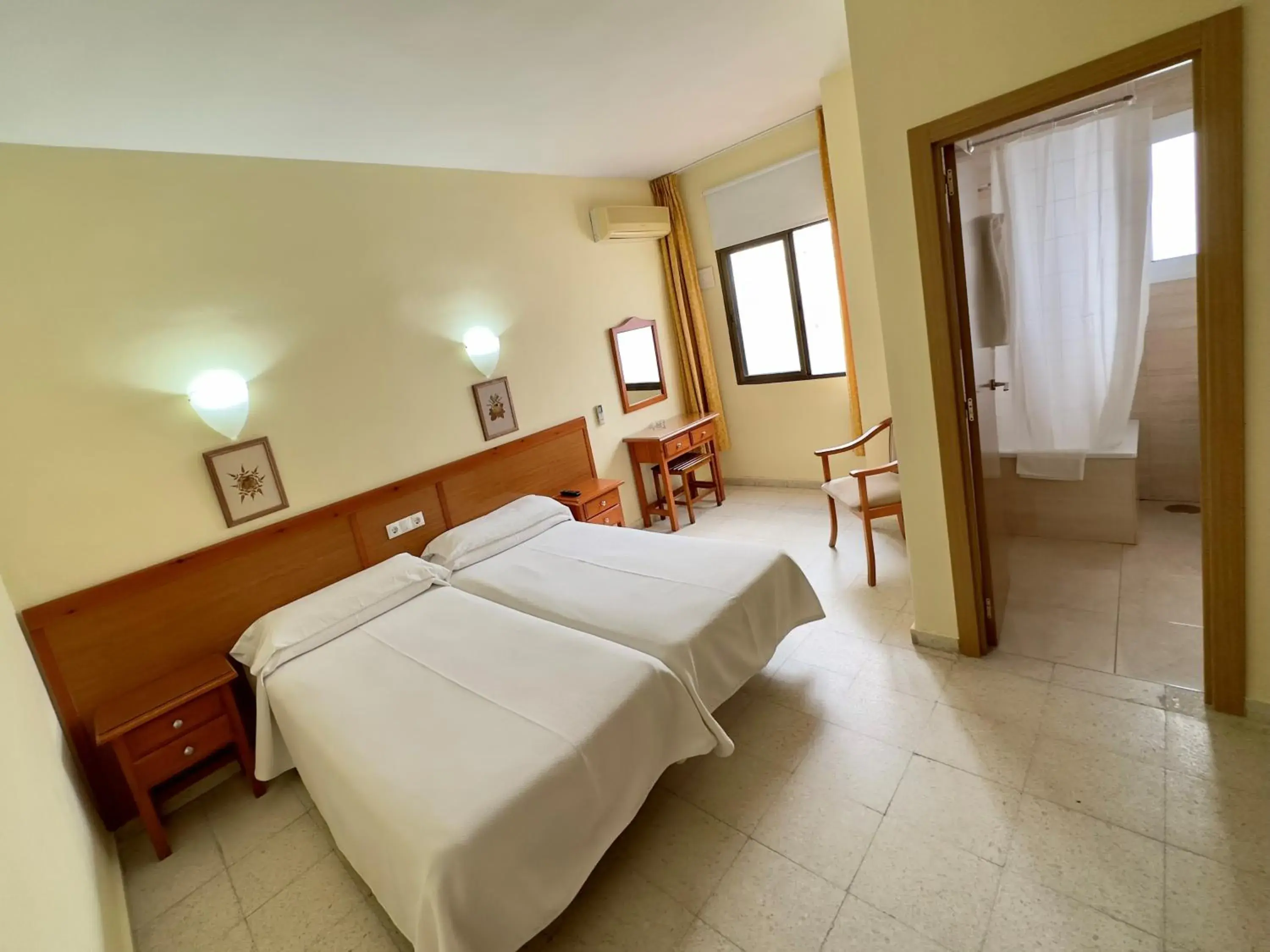 Standard Double or Twin Room in Hotel Cabello Standard Double or Twin Room in Hotel Cabello