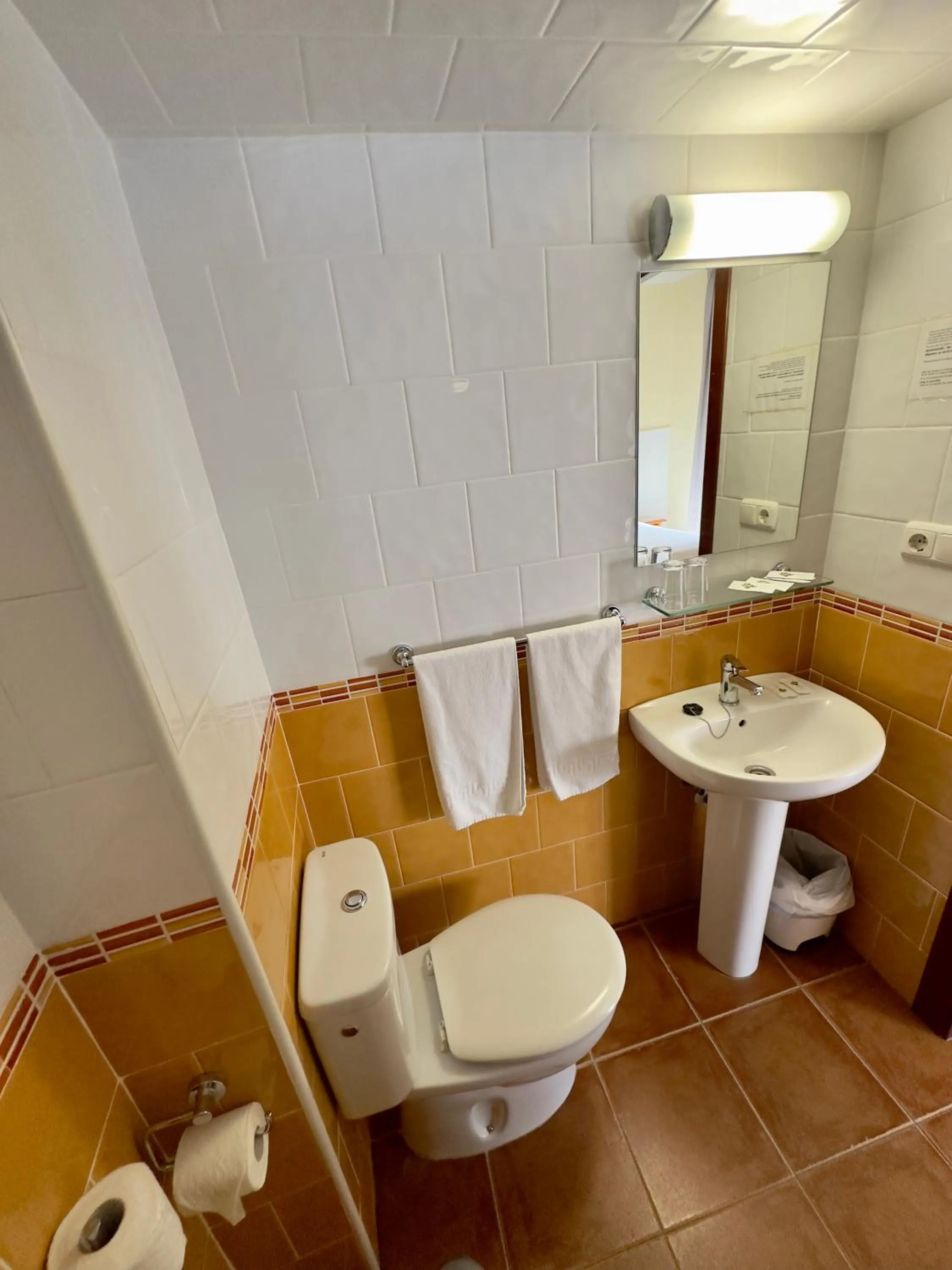 Toilet in Hotel Cabello