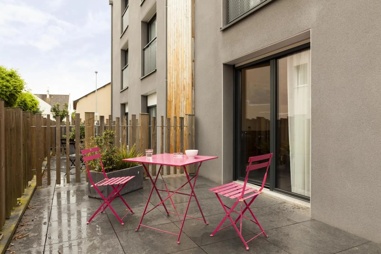 Balcony/Terrace in The Originals Boutique, Hôtel La Chaussairie, Rennes Sud
