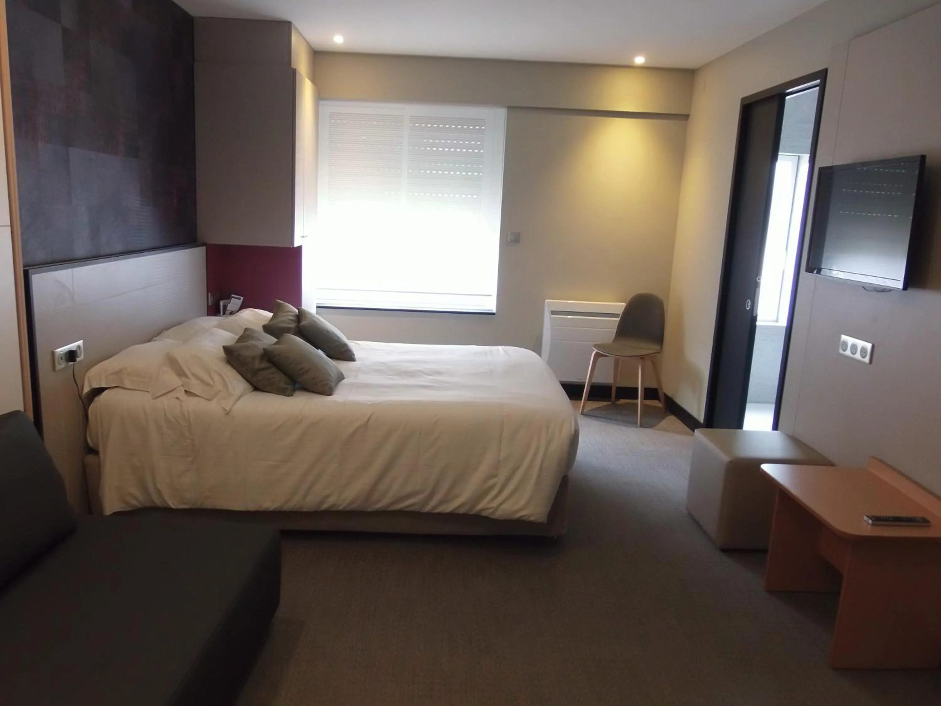Bedroom, Bed in The Originals Boutique, Hôtel La Chaussairie, Rennes Sud