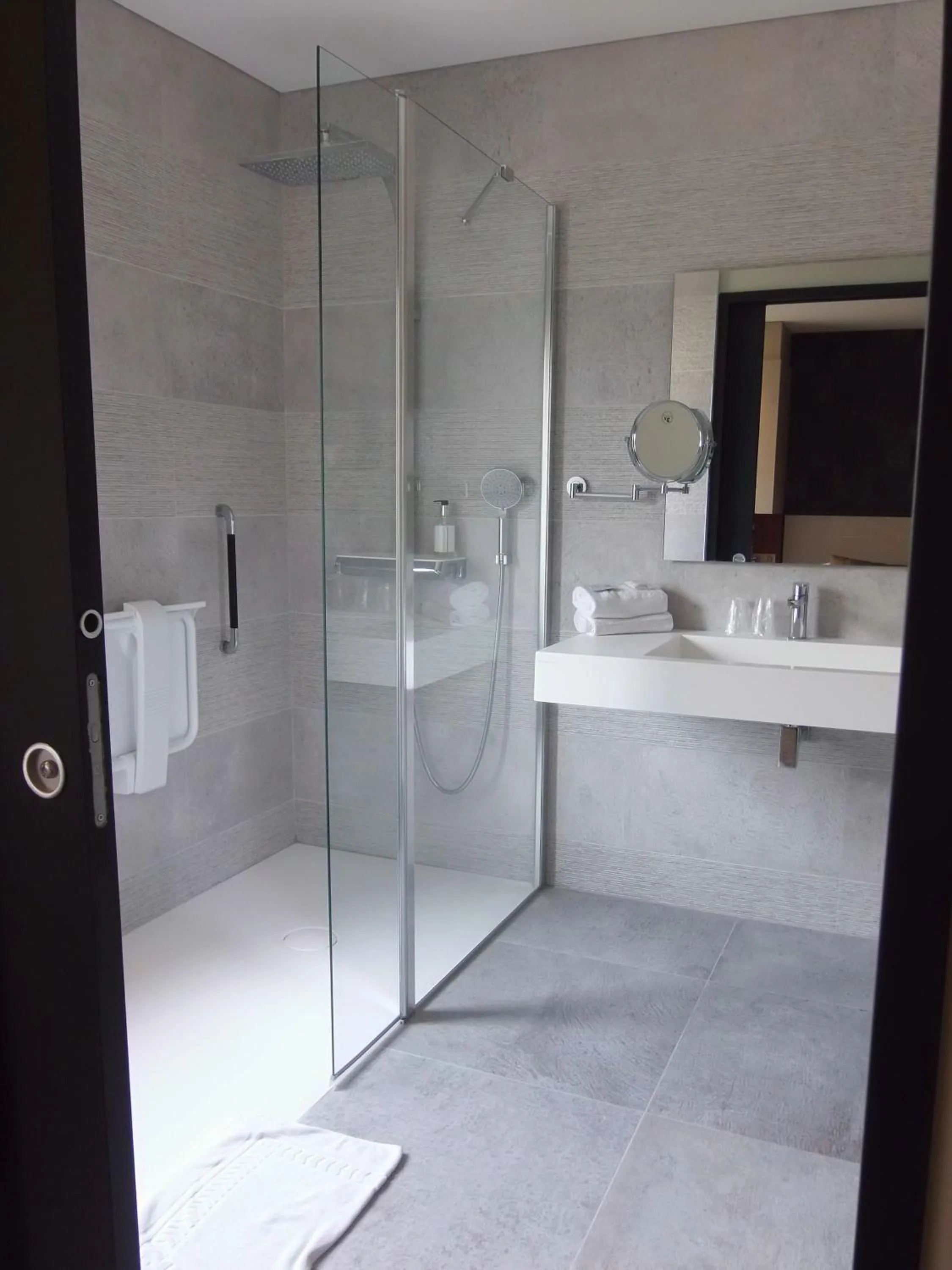 Bathroom in The Originals Boutique, Hôtel La Chaussairie, Rennes Sud