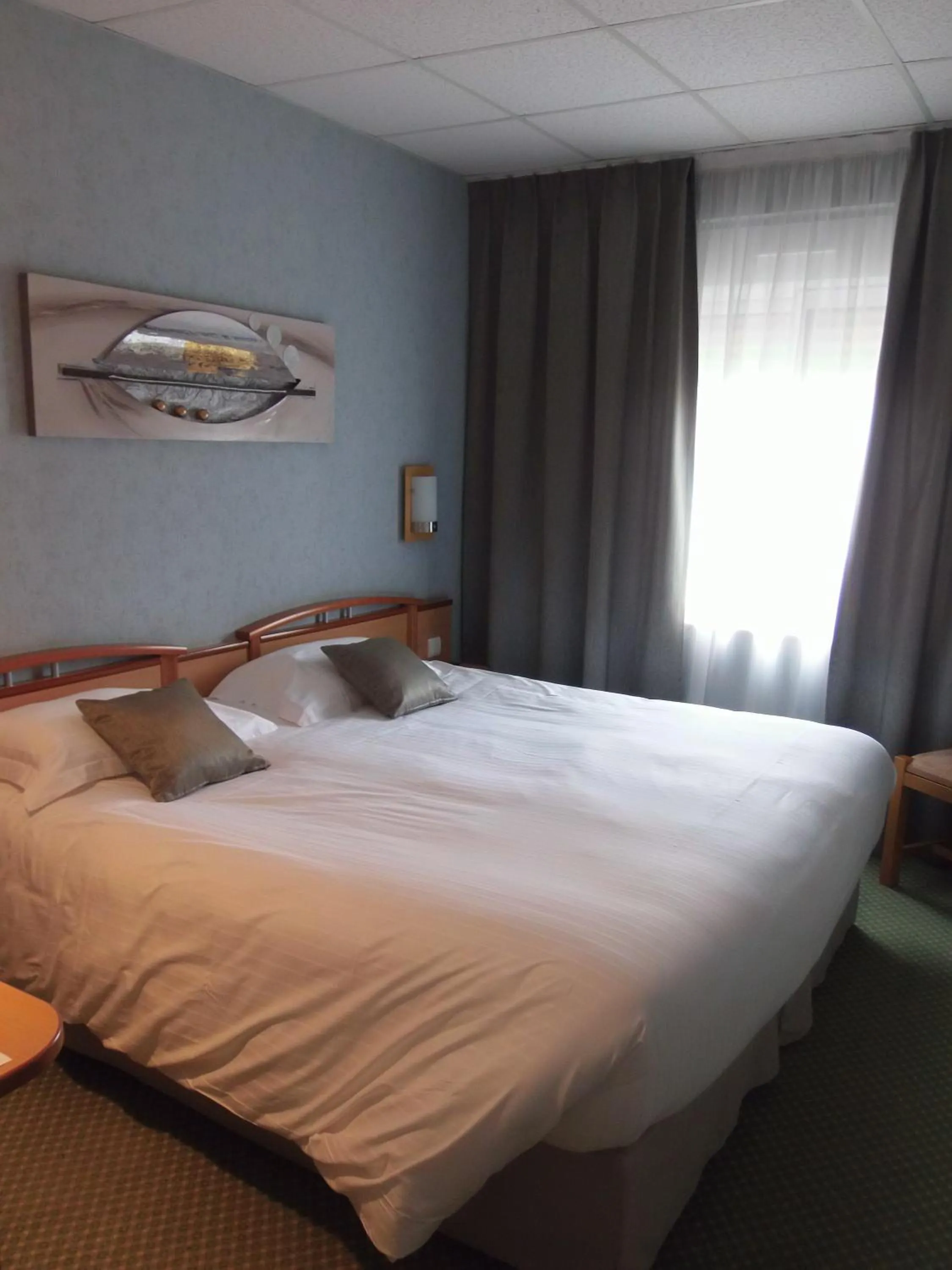 Bedroom, Bed in The Originals Boutique, Hôtel La Chaussairie, Rennes Sud