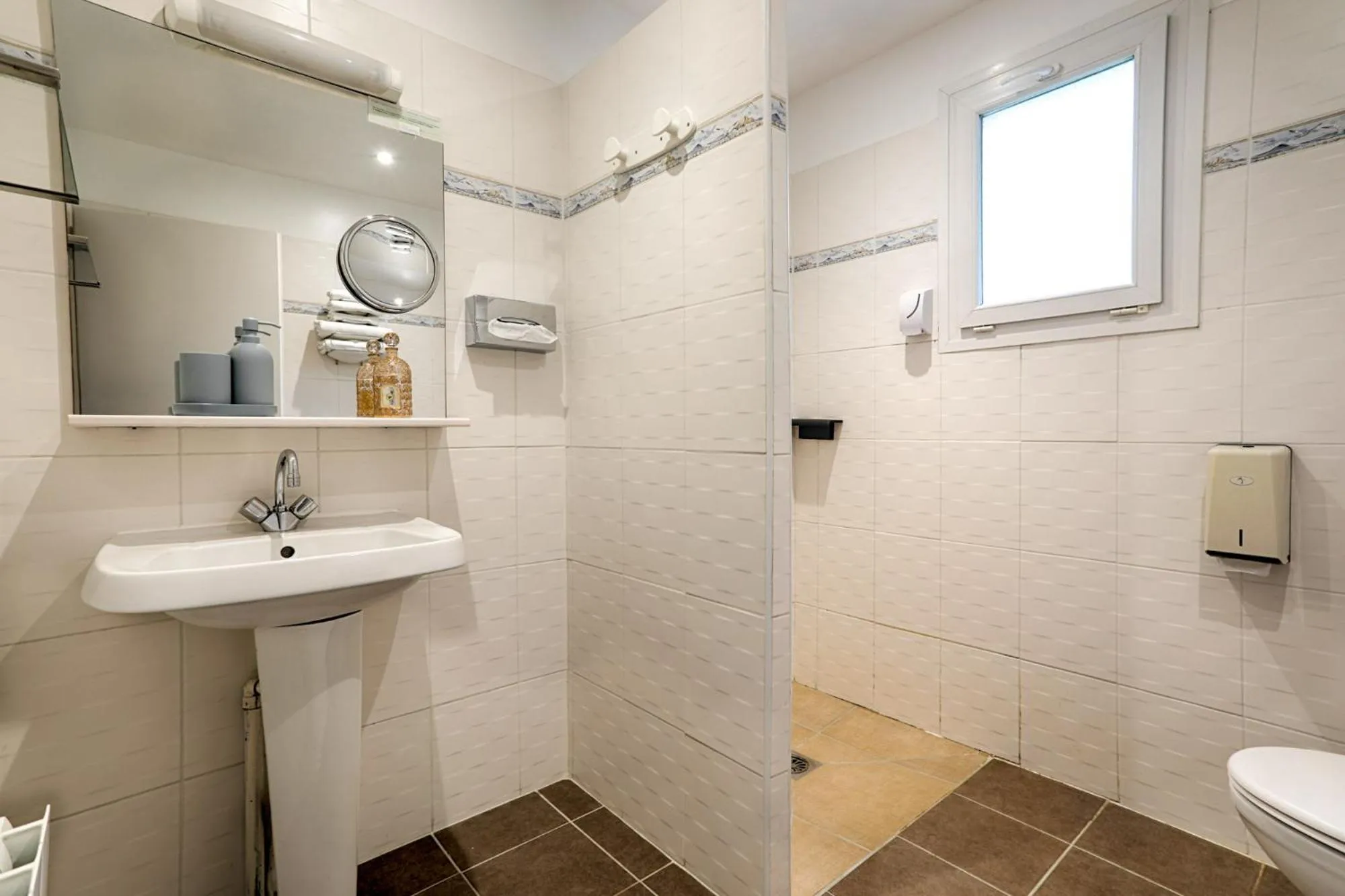 Bathroom in Hotel Le Branhoc - Brit Hotel Auray