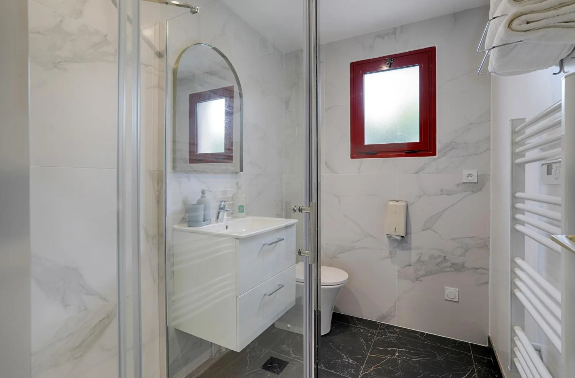 Toilet in Hotel Le Branhoc - Brit Hotel Auray