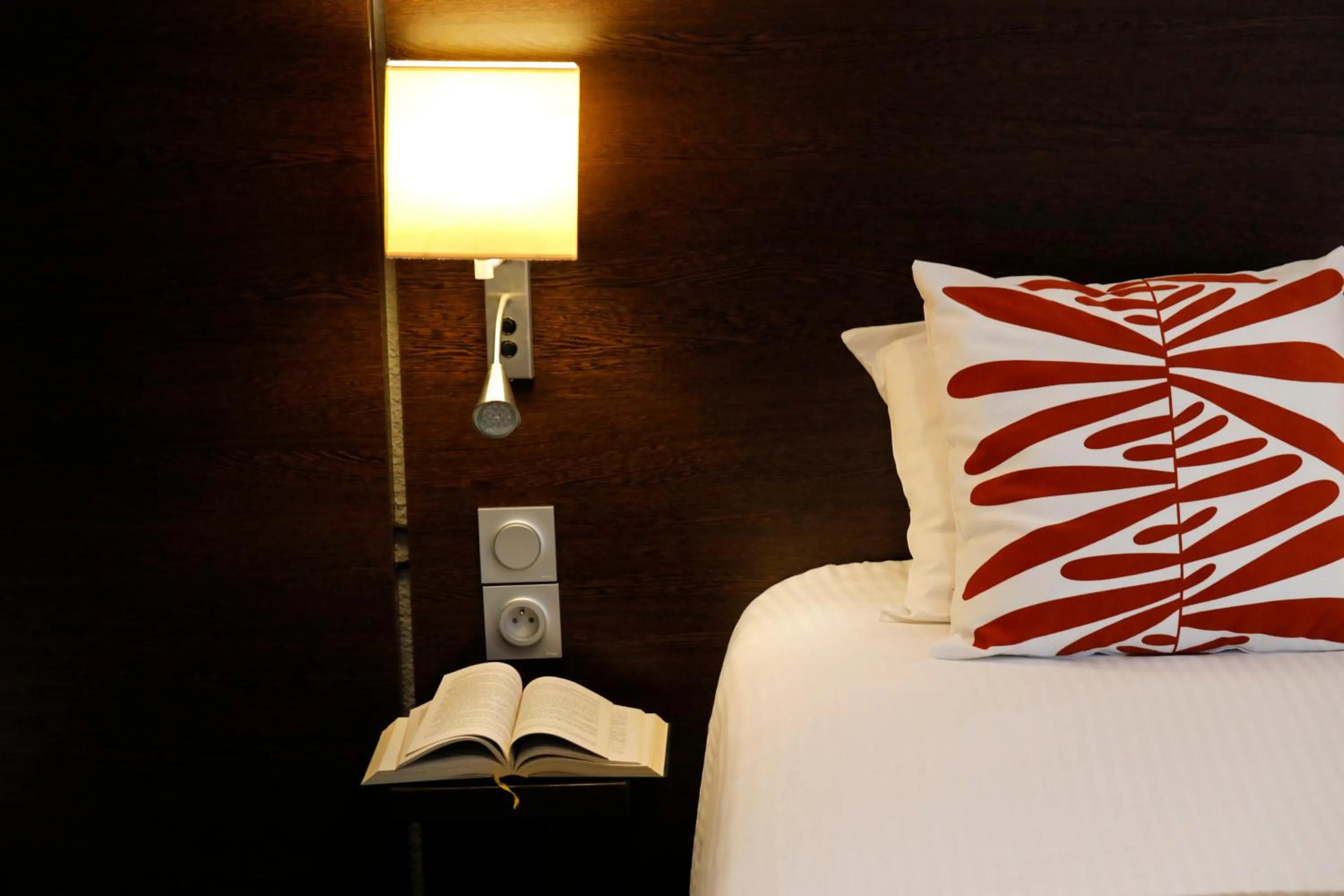 Bed in Hotel Le Branhoc - Brit Hotel Auray