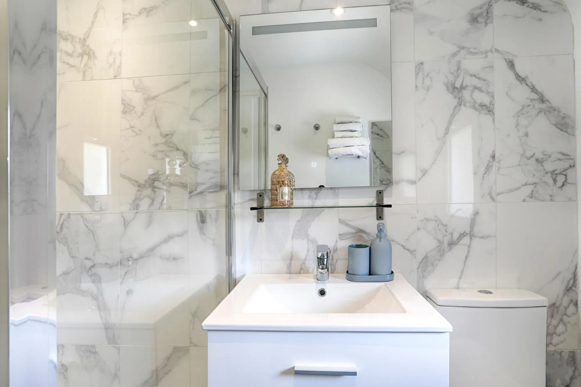 Bathroom in Hotel Le Branhoc - Brit Hotel Auray