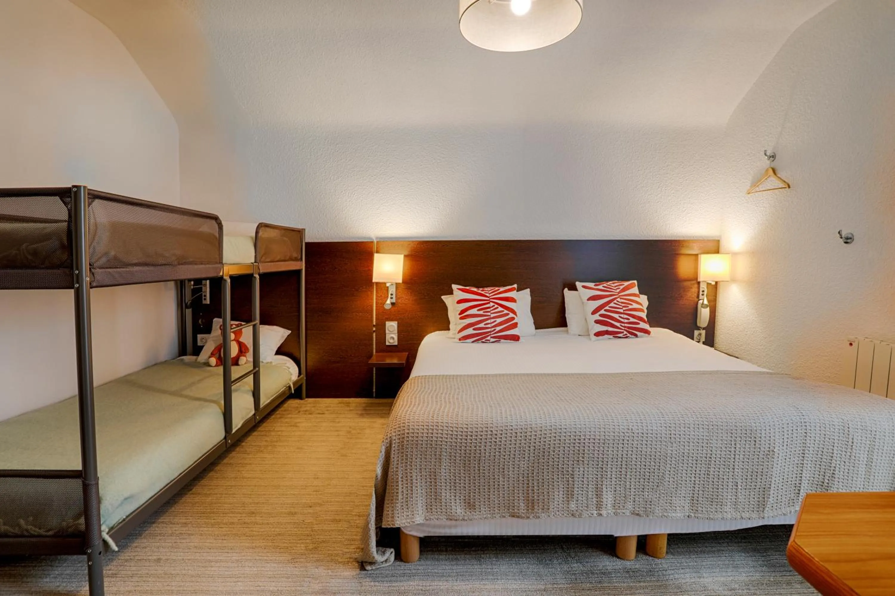 bunk bed, Bed in Hotel Le Branhoc - Brit Hotel Auray