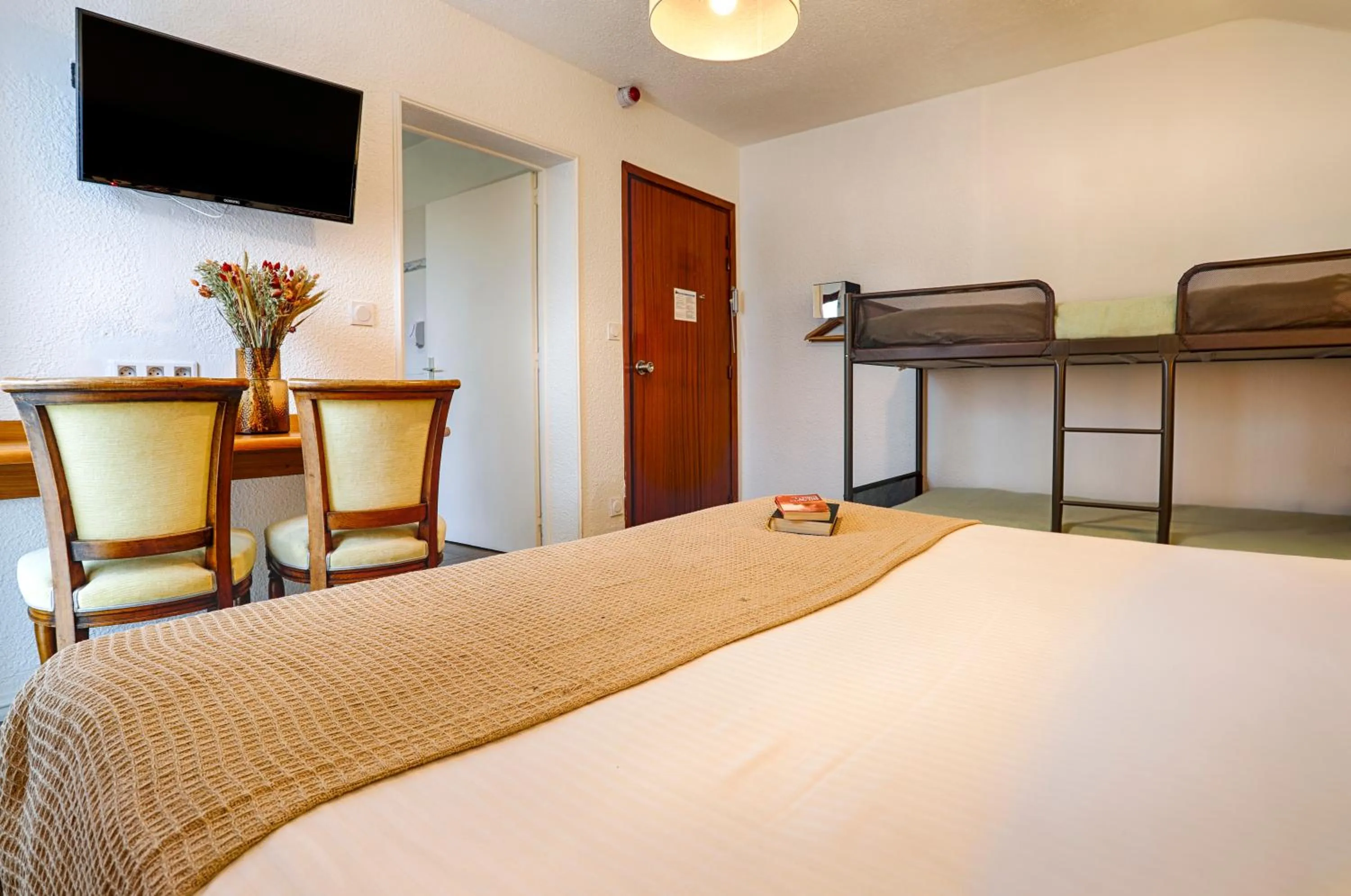 Seating area, Bed in Hotel Le Branhoc - Brit Hotel Auray