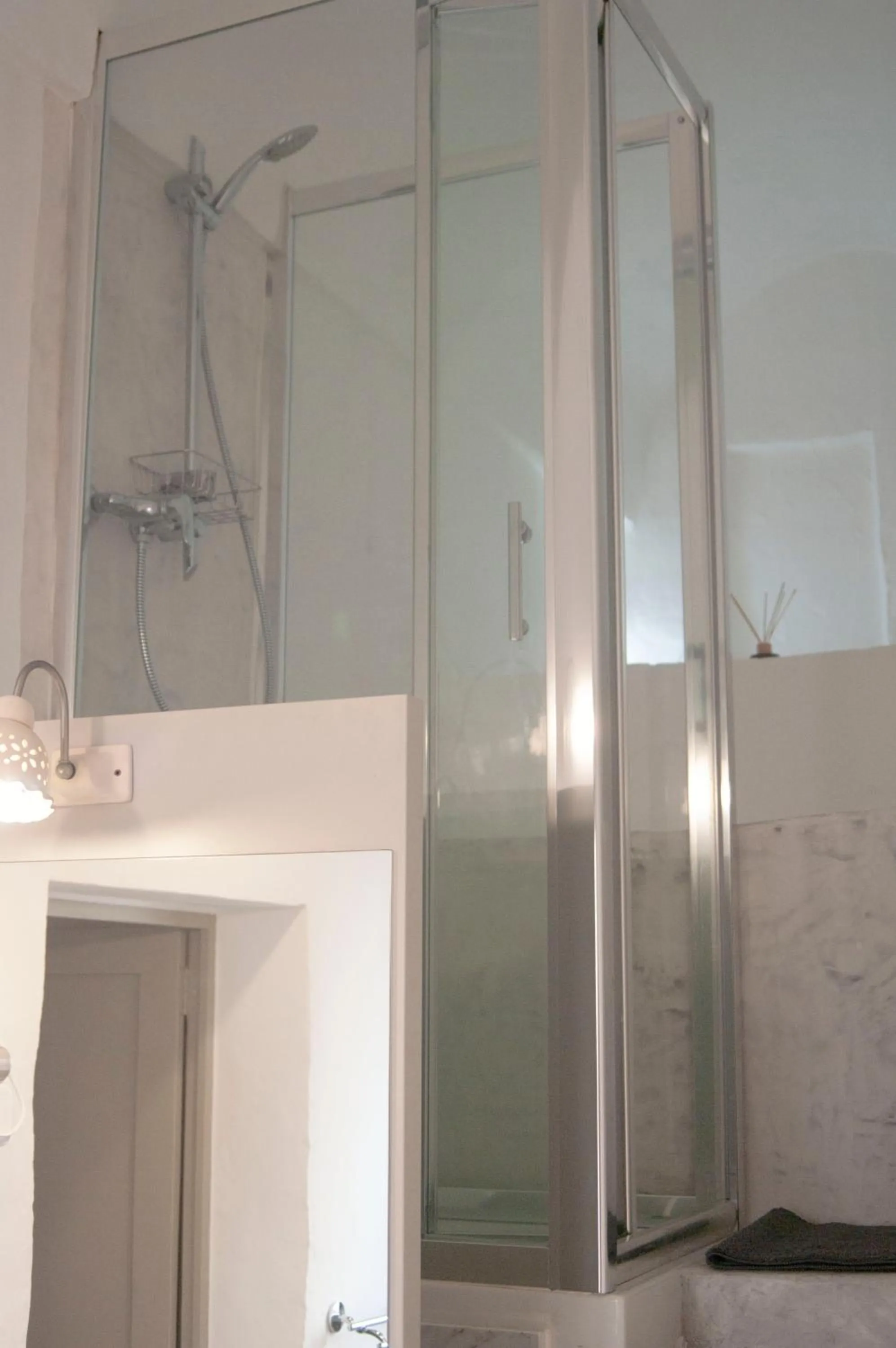 Shower in Le Finestre Su Porta Carrese - Luxury Rooms