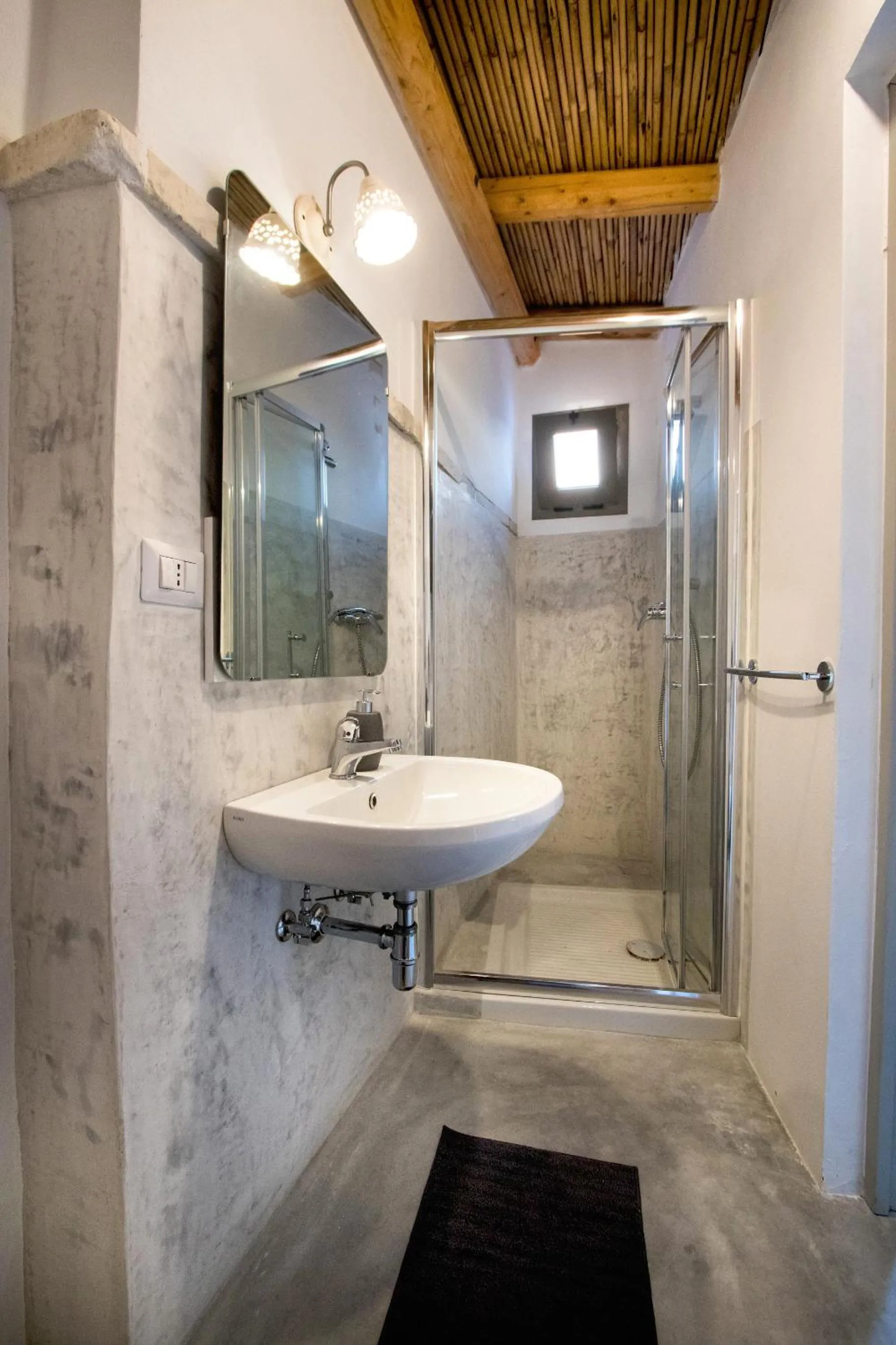 Bathroom in Le Finestre Su Porta Carrese - Luxury Rooms
