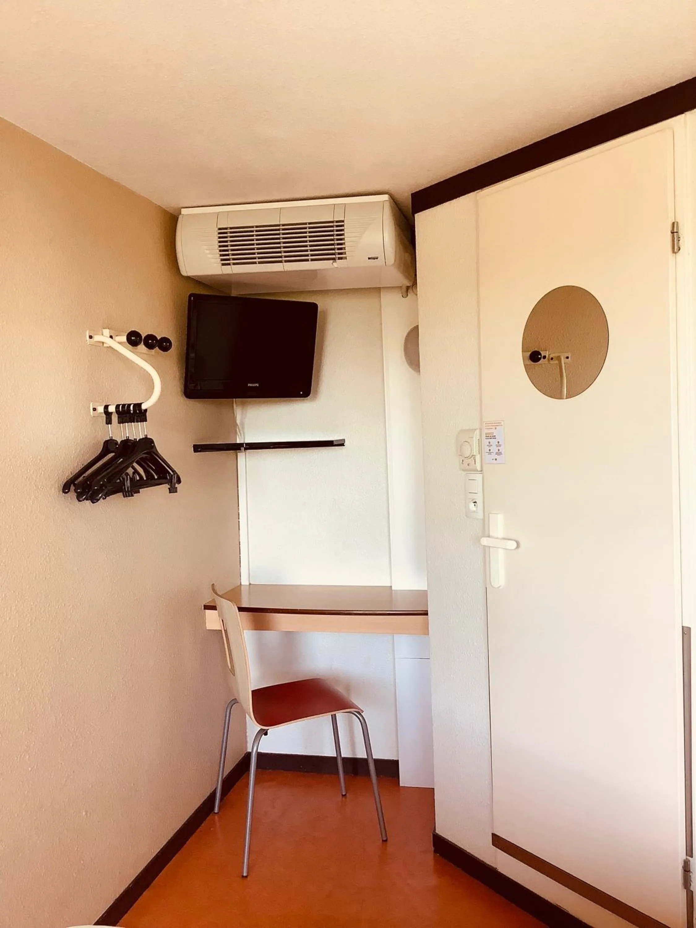 TV and multimedia in Première Classe Chateauroux - Saint Maur