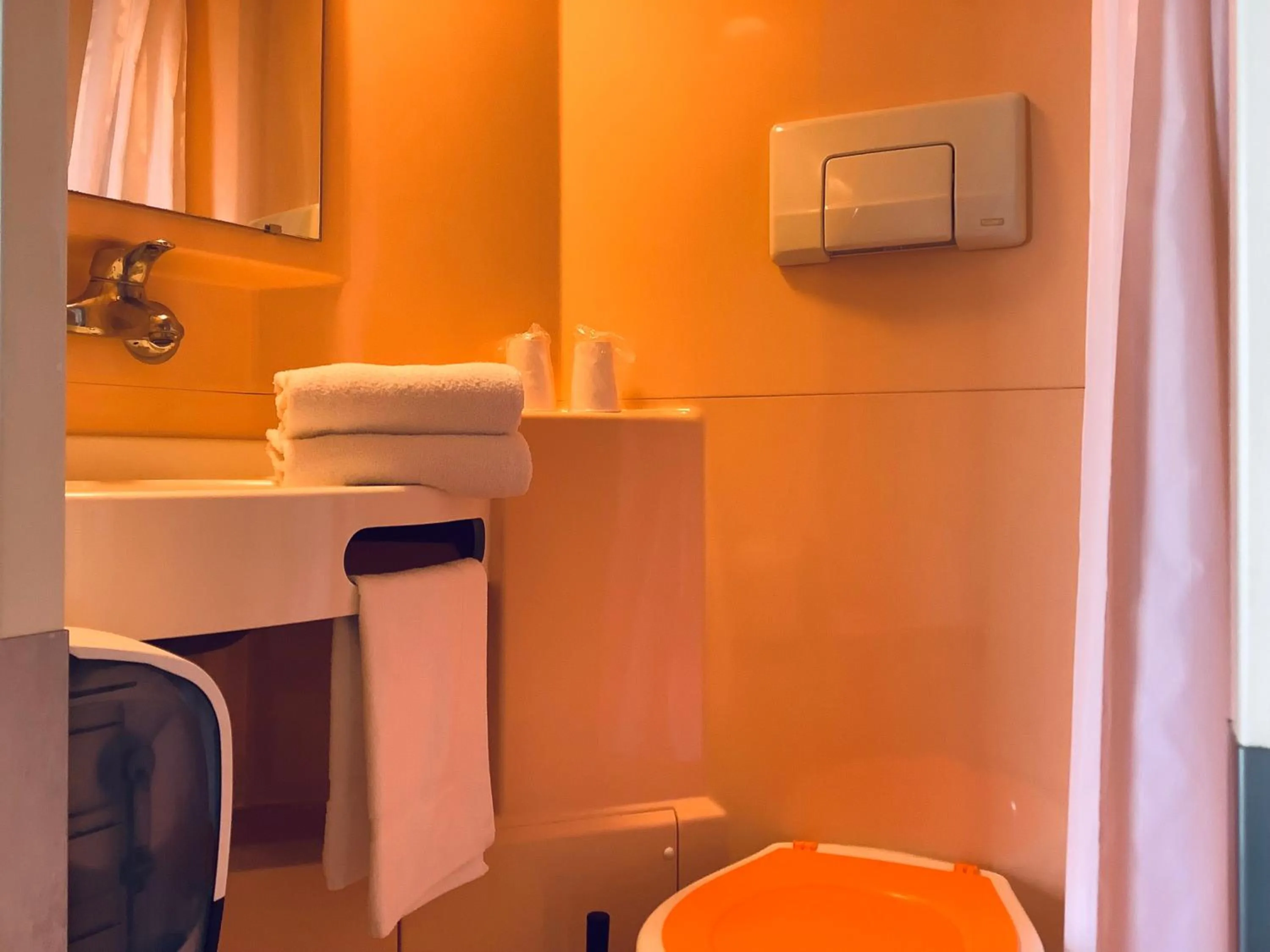 Bathroom in Première Classe Chateauroux - Saint Maur