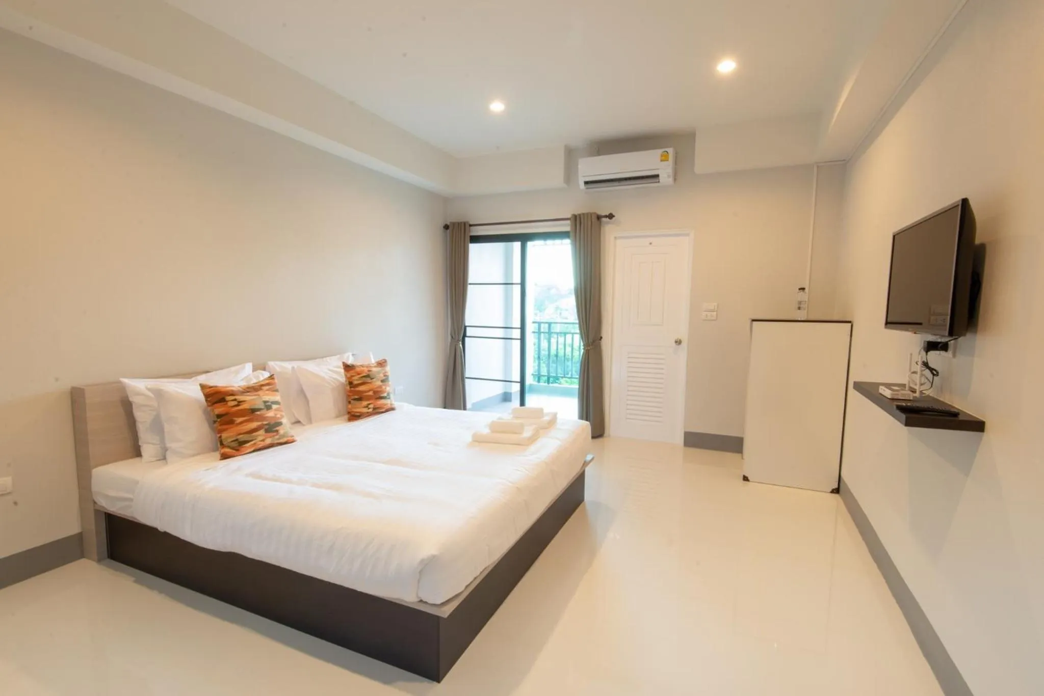 Photo of the whole room, Bed in J2 Residence Chiang Rai