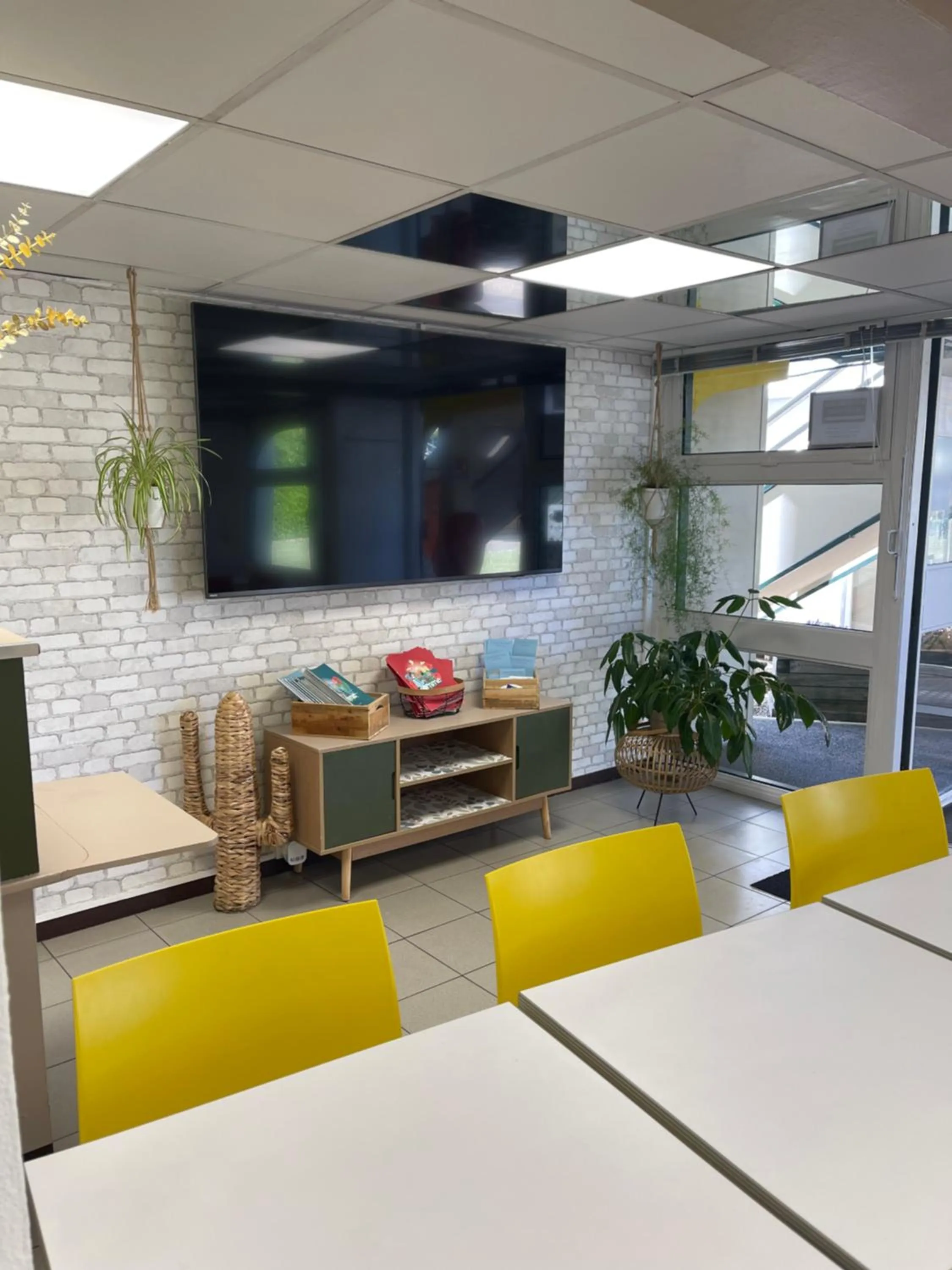 Seating area in Premiere Classe Amiens Est - Glisy