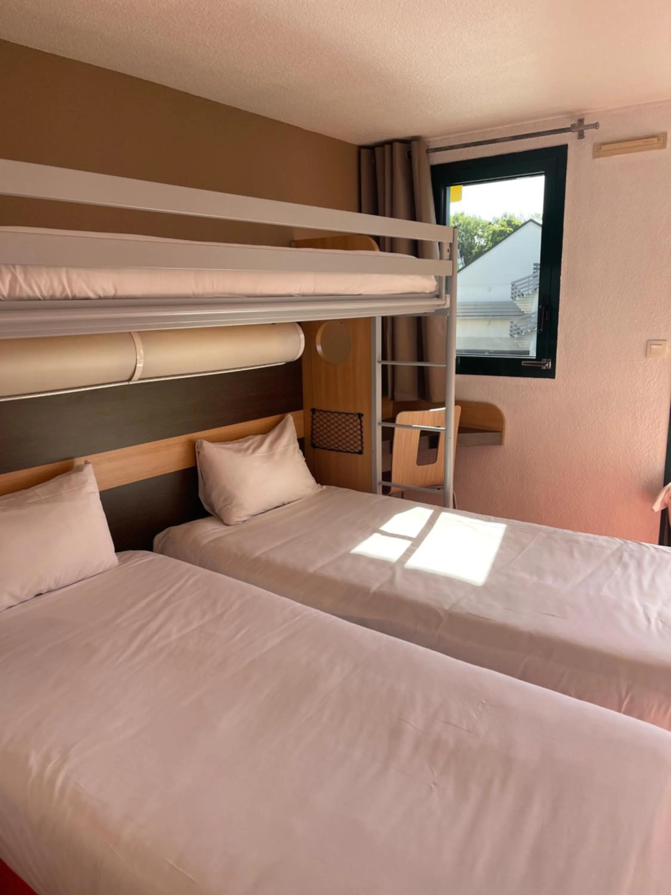 Bedroom, Bed in Premiere Classe Amiens Est - Glisy