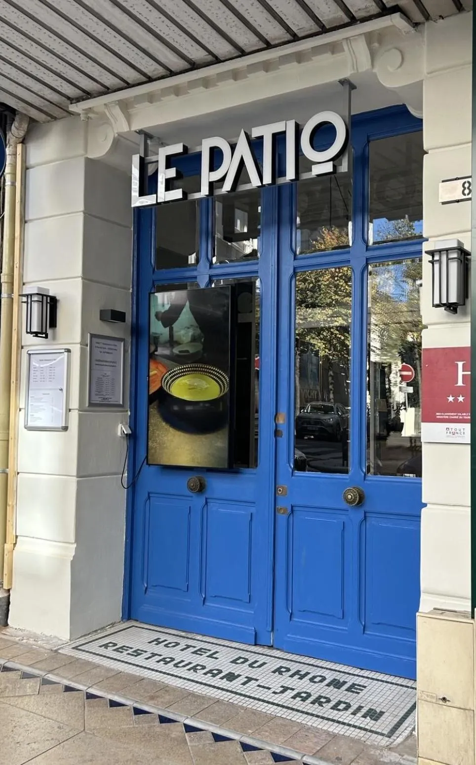 Property building in Hôtel & Restaurant Le Patio VICHY