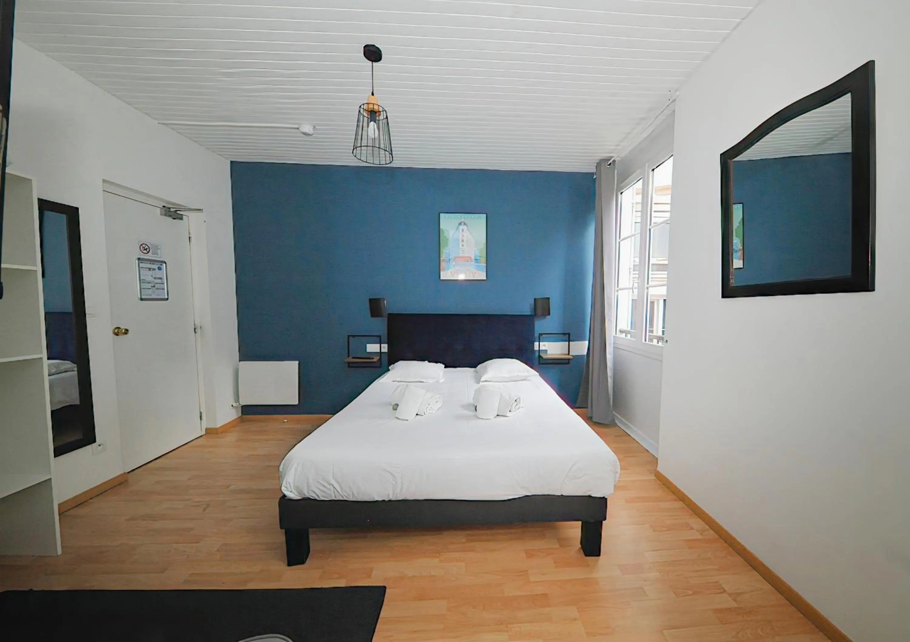 Bed in Hôtel & Restaurant Le Patio VICHY