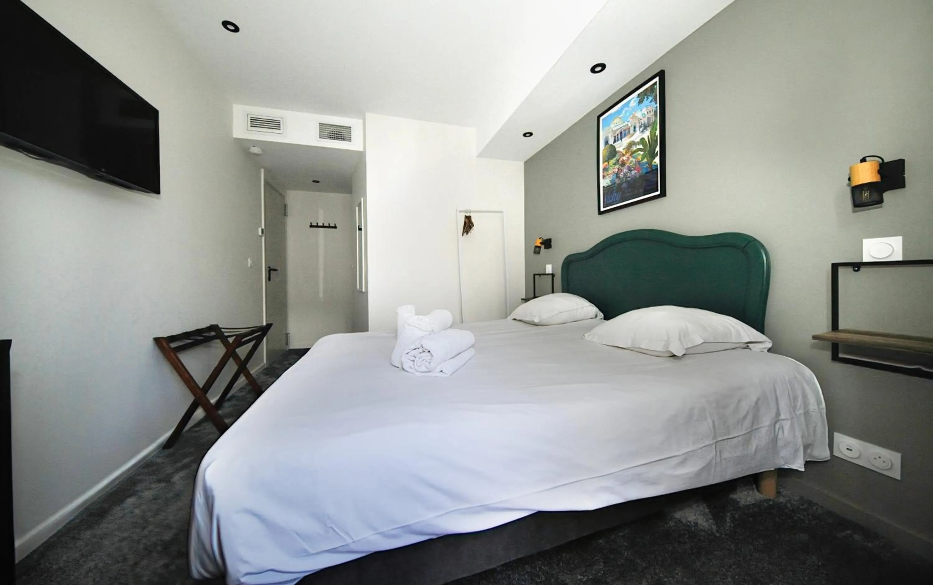 Bed in Hôtel & Restaurant Le Patio VICHY