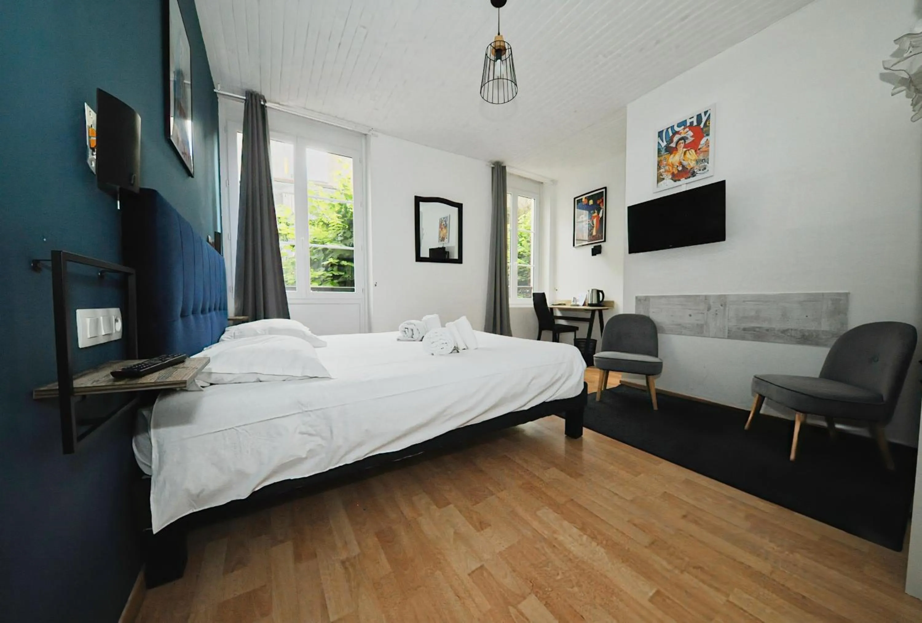 Bed in Hôtel & Restaurant Le Patio VICHY