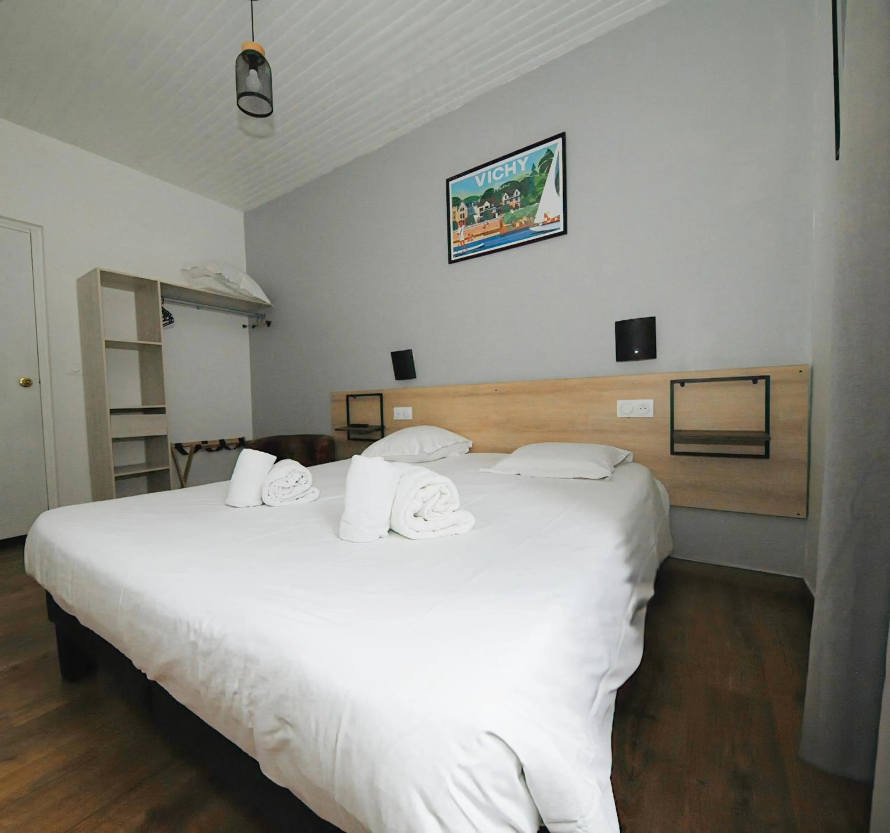 Bed in Hôtel & Restaurant Le Patio VICHY