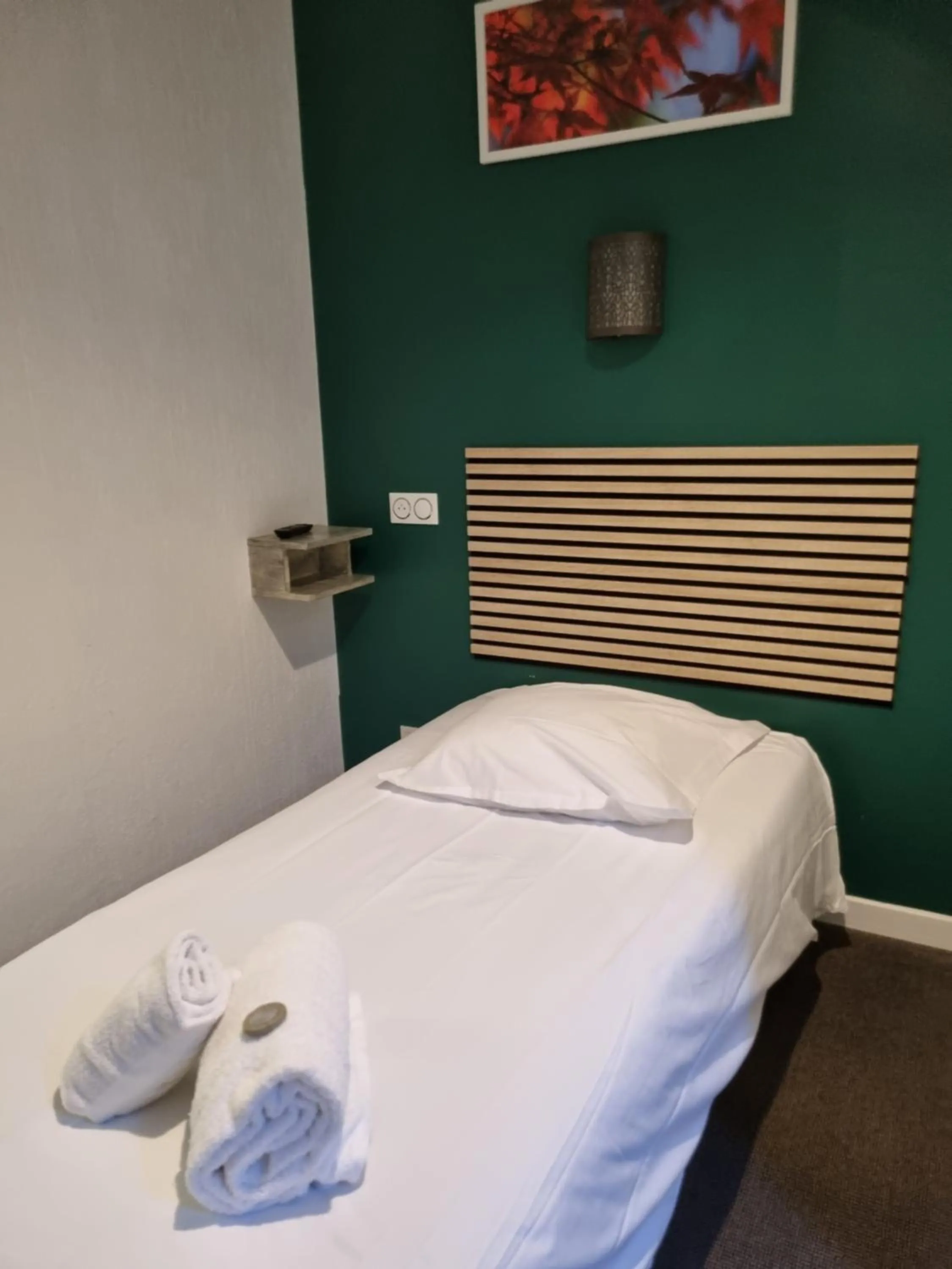 Bed in Hôtel & Restaurant Le Patio VICHY