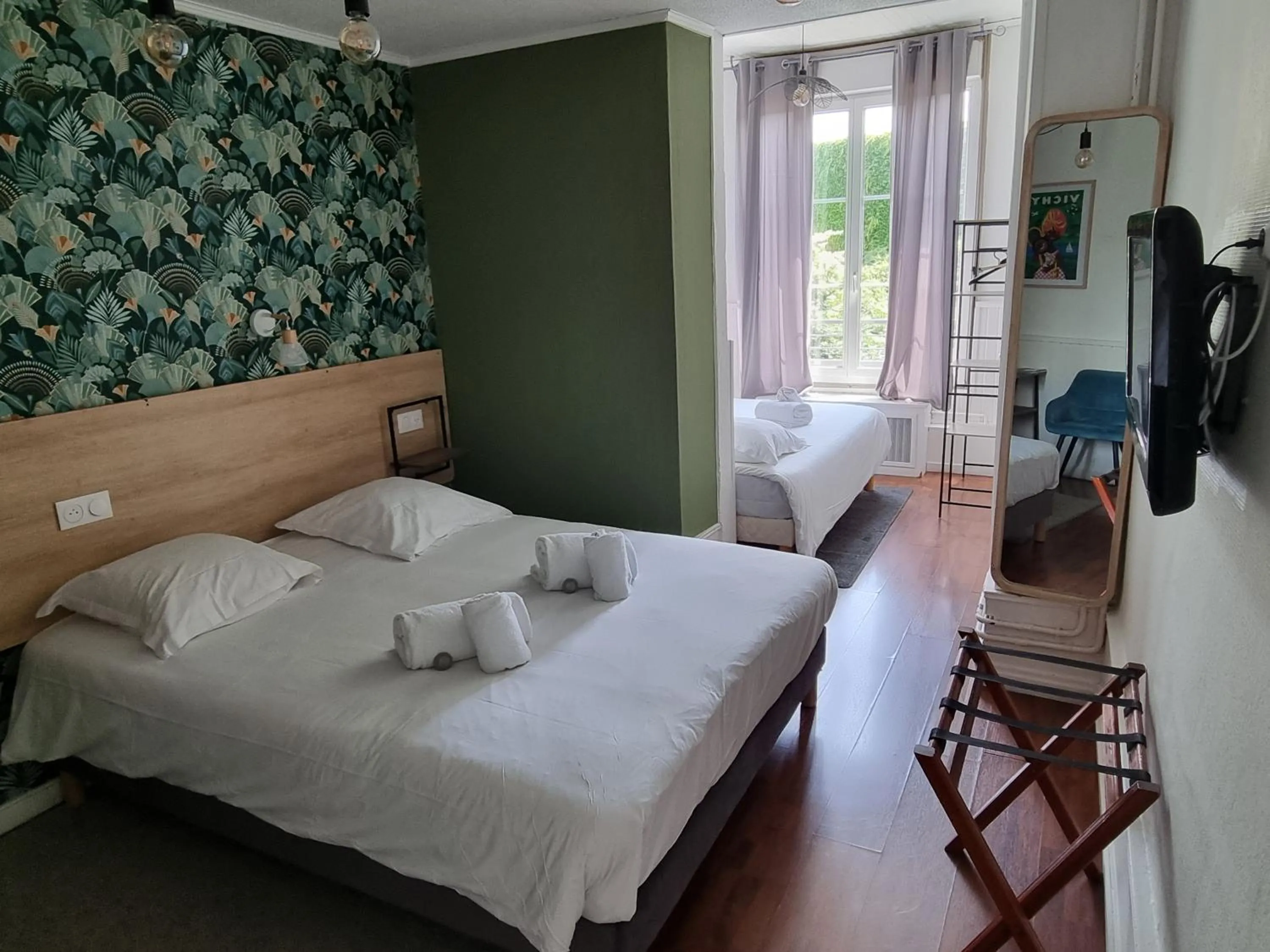 Photo of the whole room, Bed in Hôtel & Restaurant Le Patio VICHY