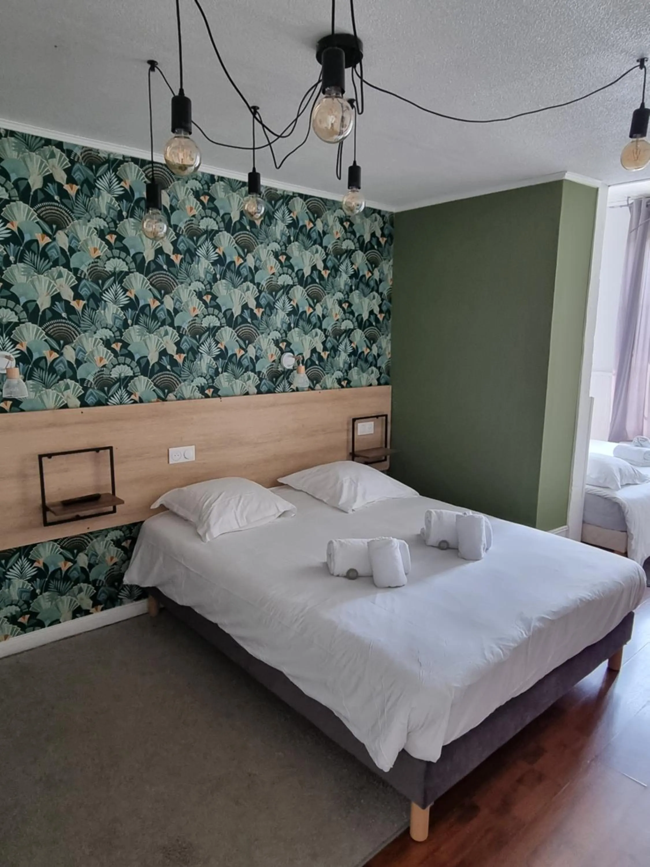 Photo of the whole room, Bed in Hôtel & Restaurant Le Patio VICHY