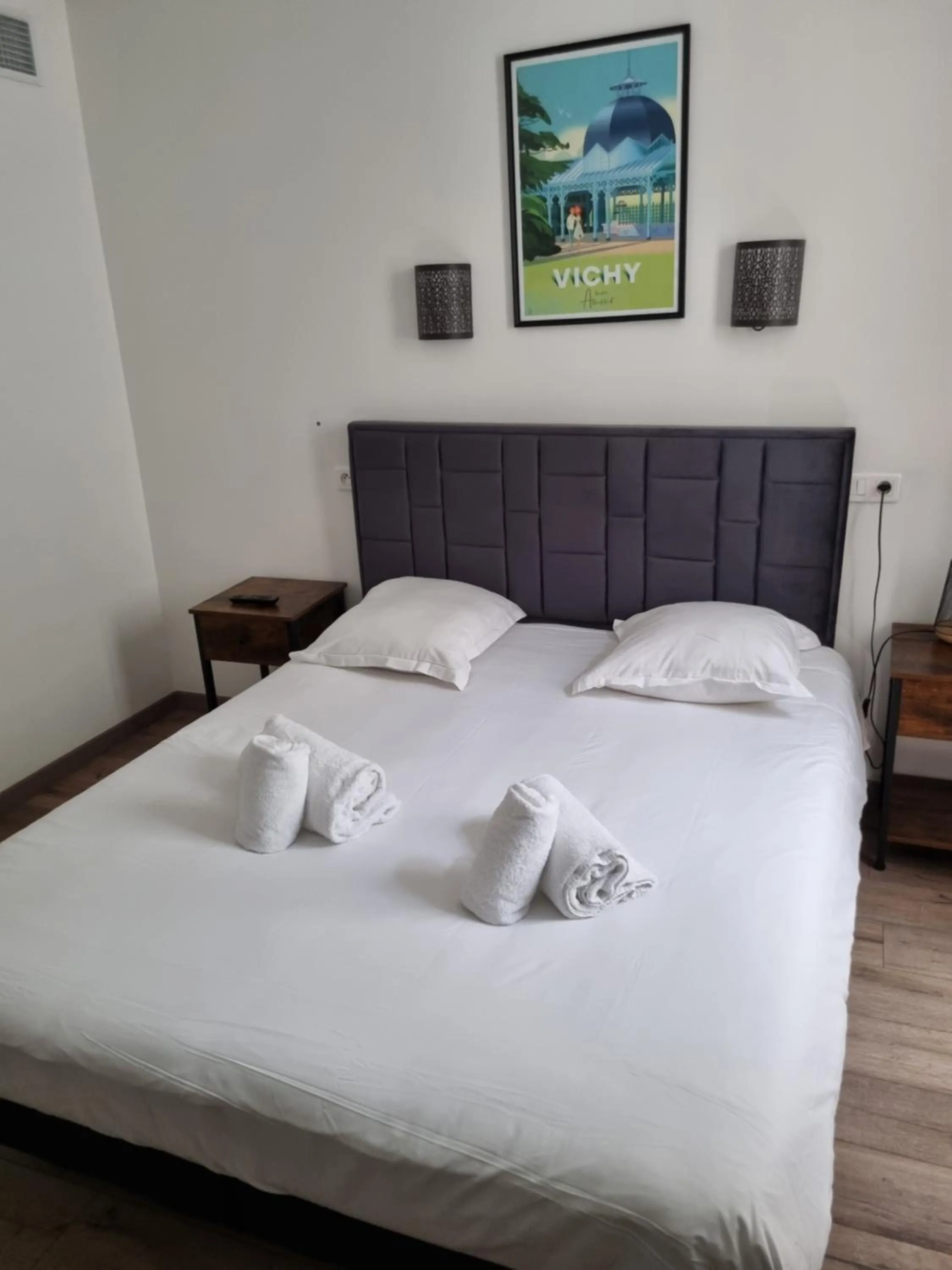 Bed in Hôtel & Restaurant Le Patio VICHY