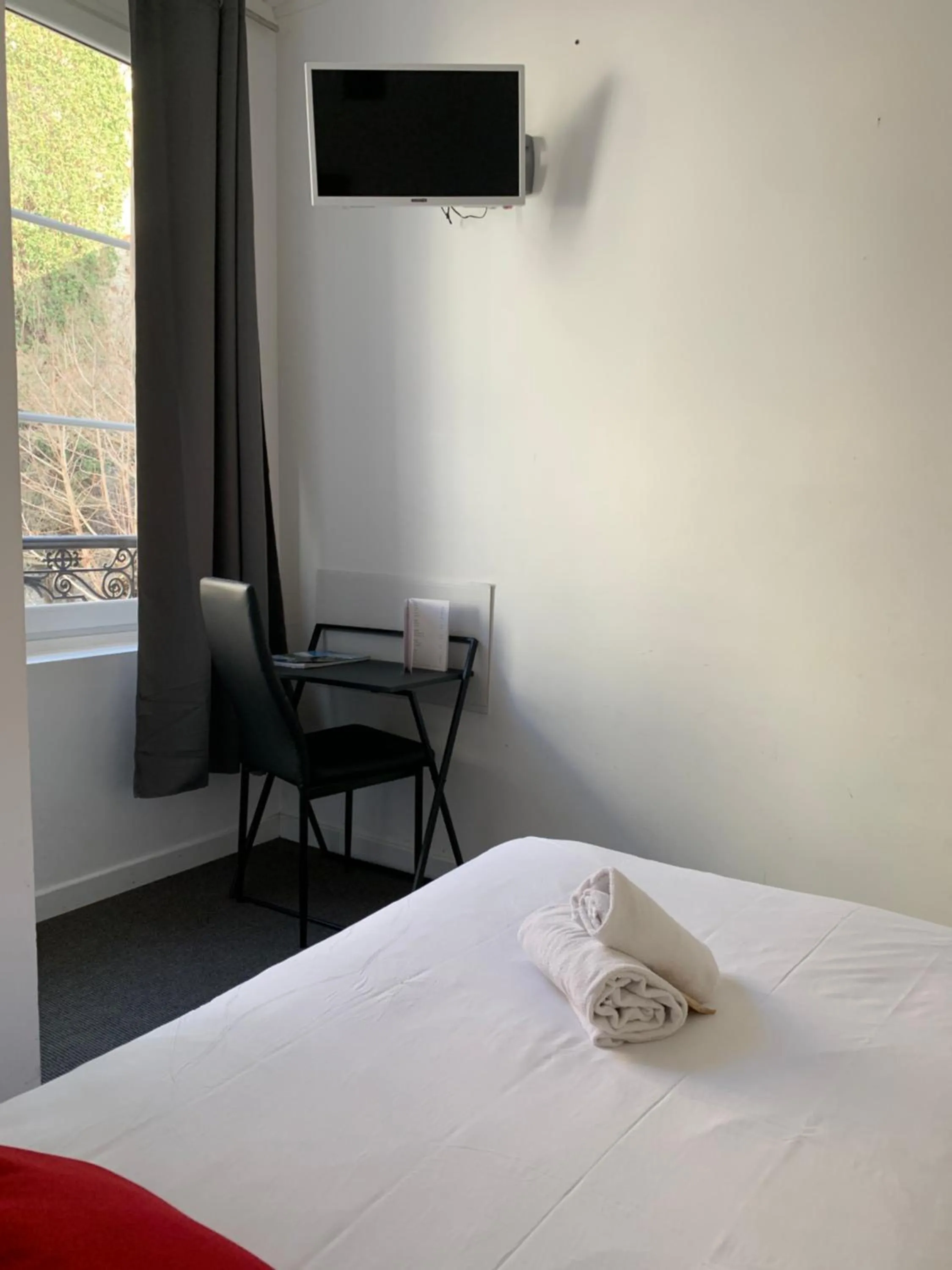 Bed in Hôtel & Restaurant Le Patio VICHY