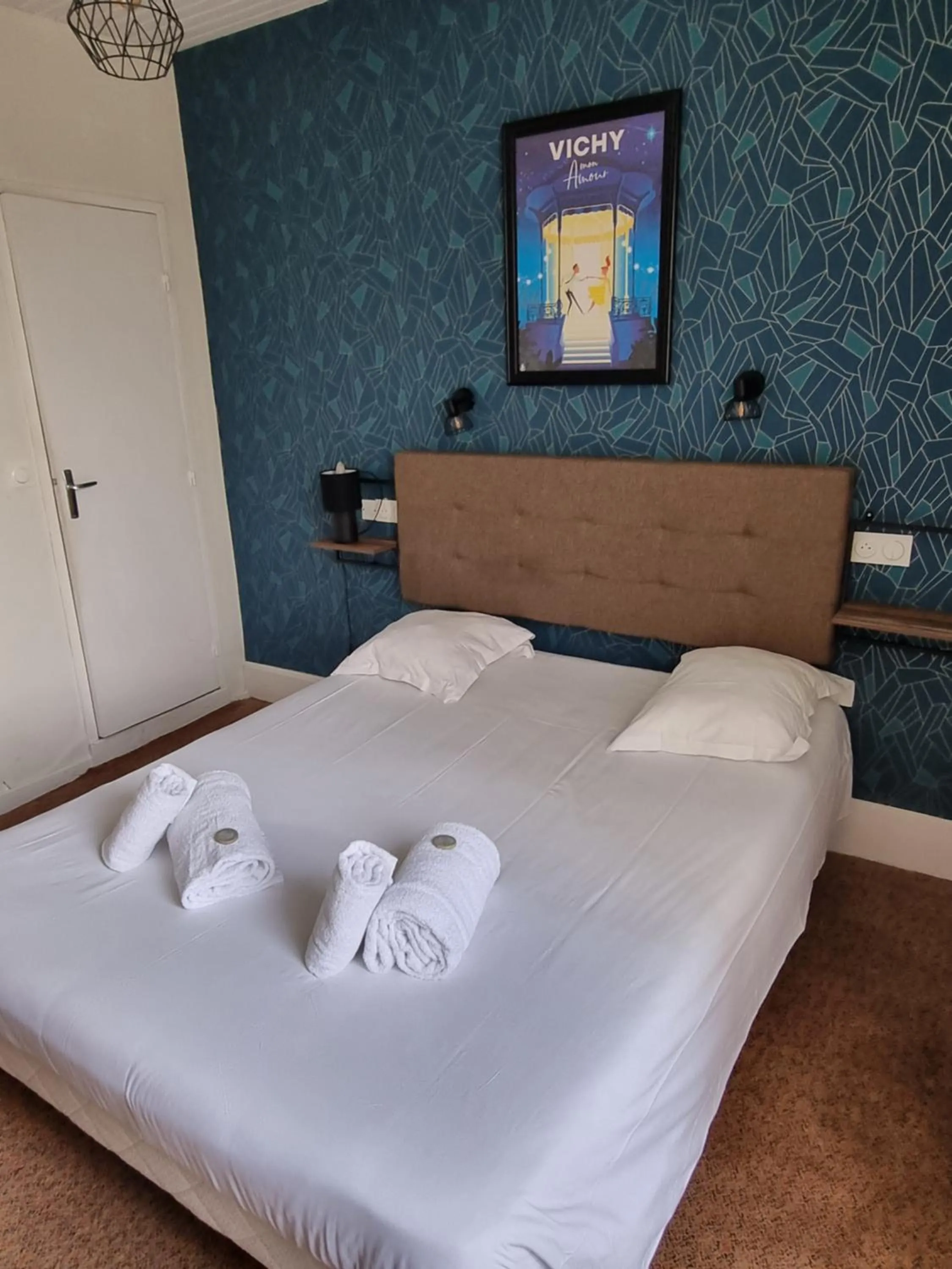 Bed in Hôtel & Restaurant Le Patio VICHY