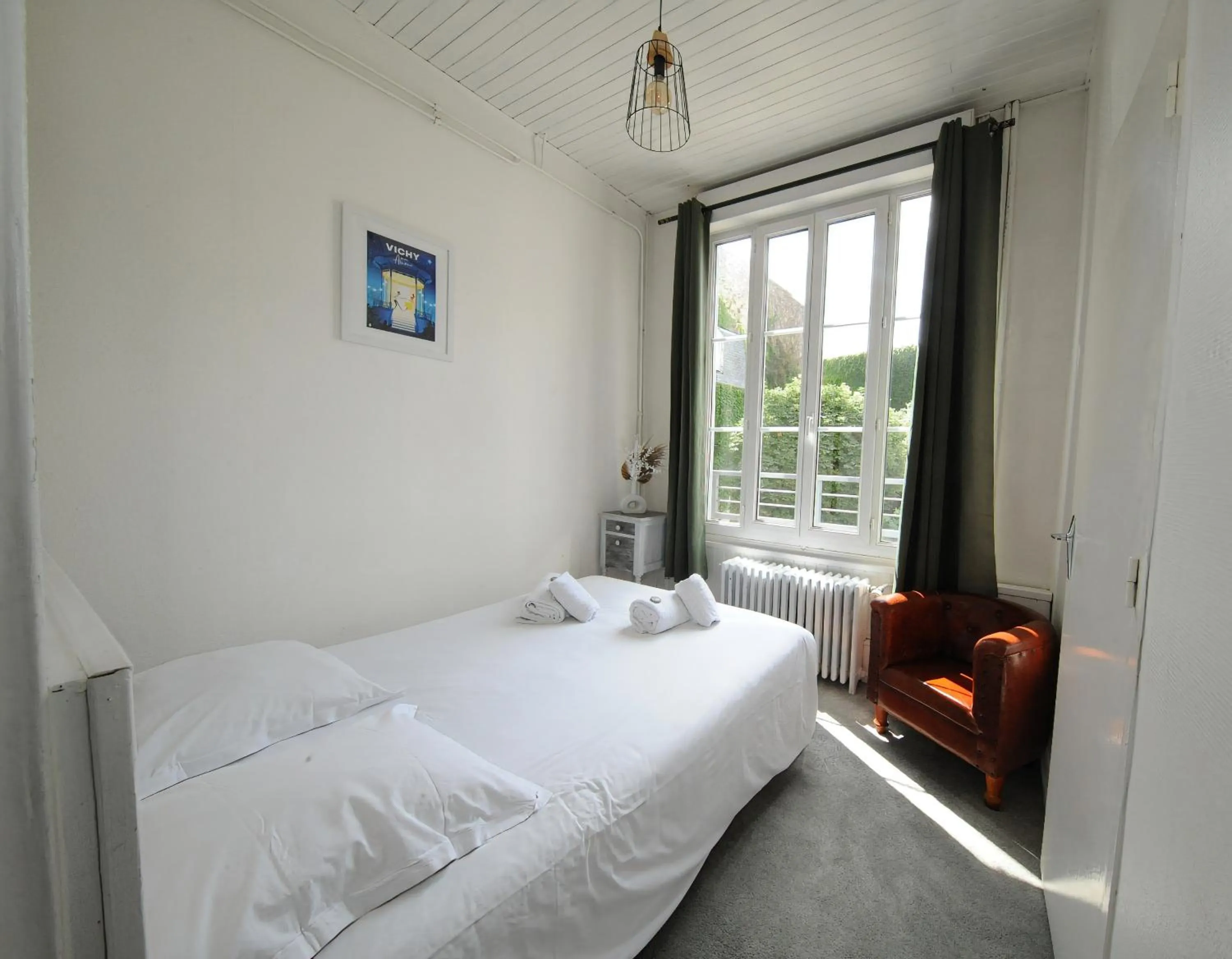 Bed in Hôtel & Restaurant Le Patio VICHY