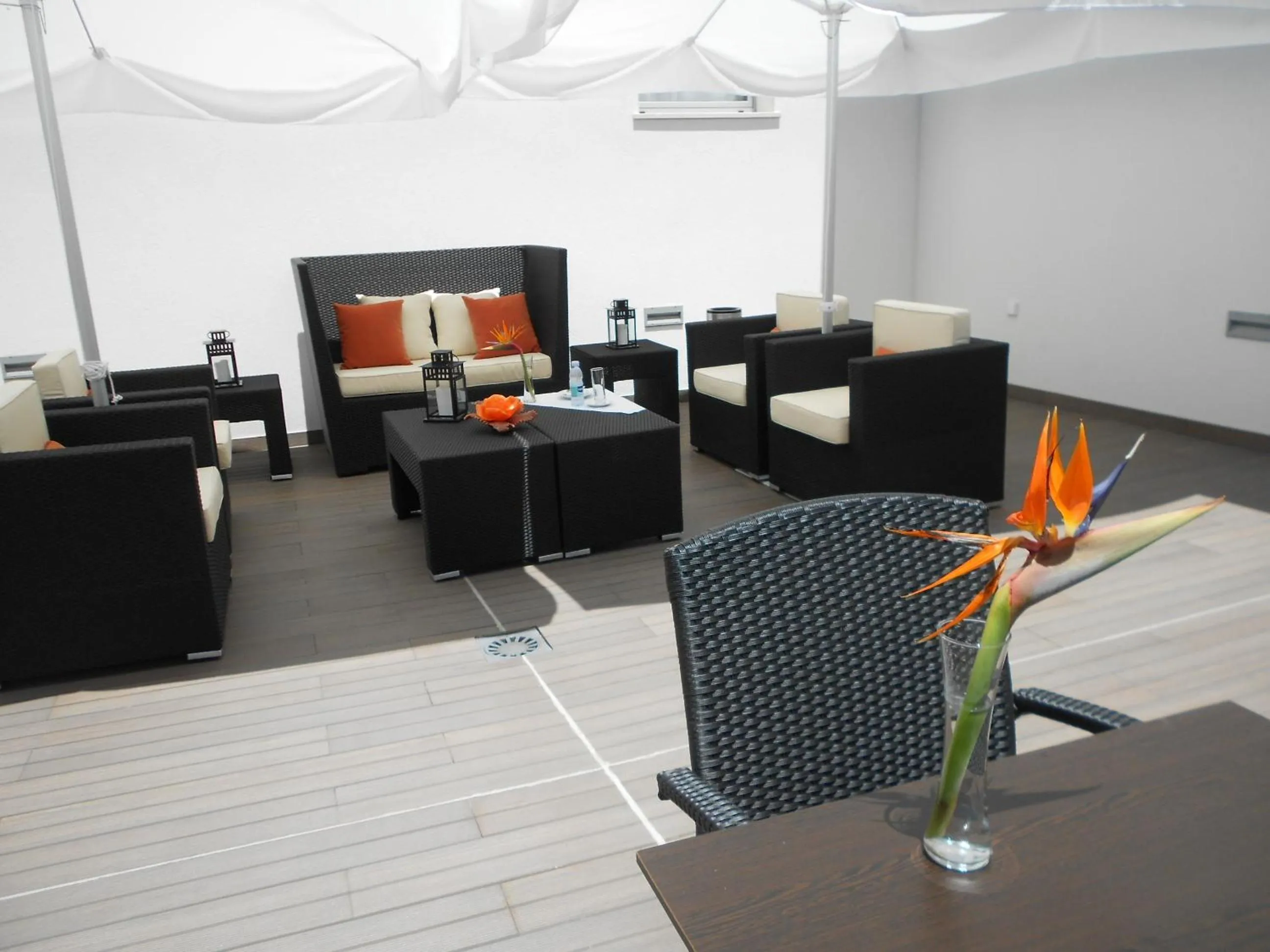 Communal lounge/ TV room in Lam Hotel Villa Aljustrel